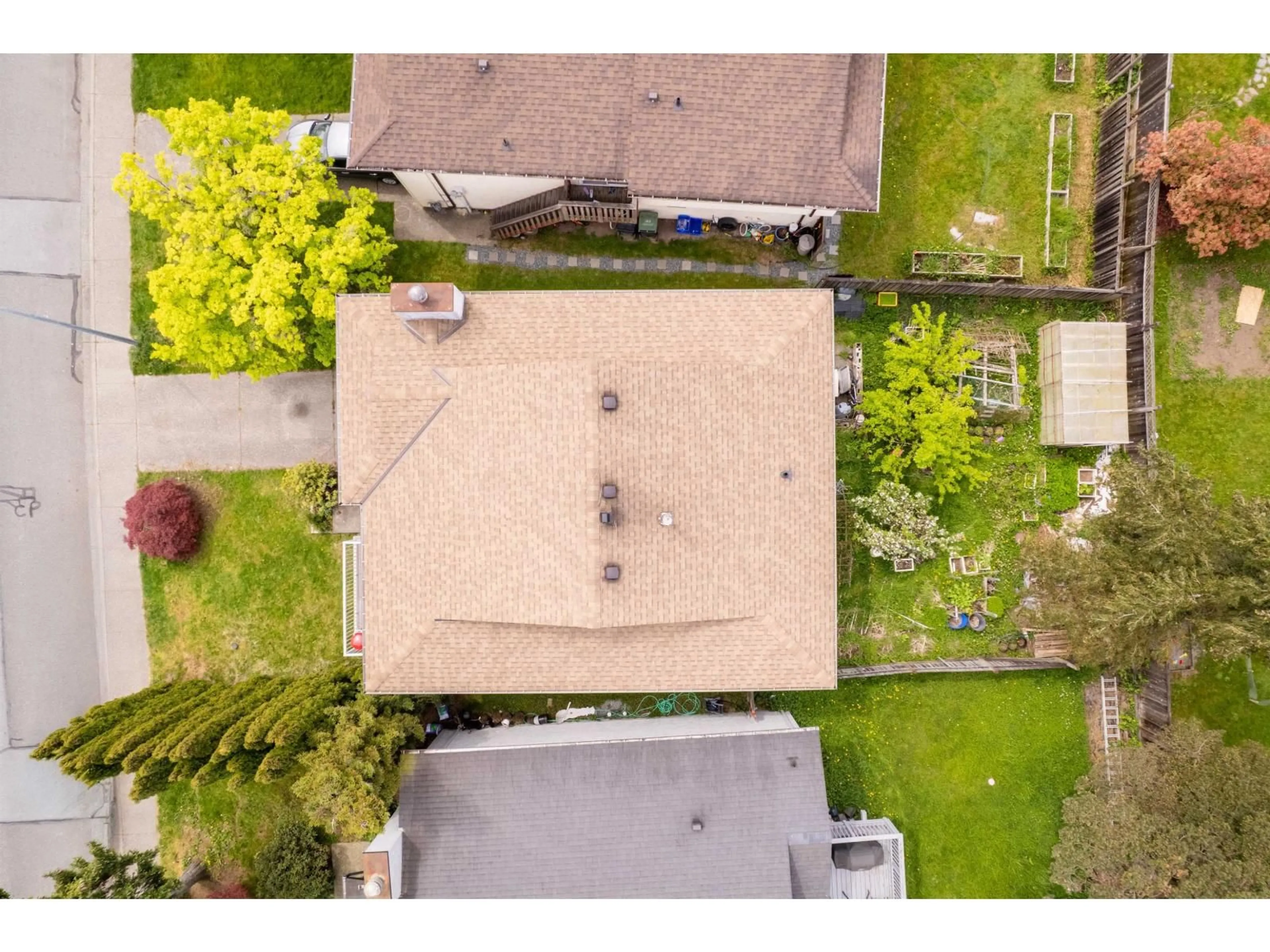 A pic from outside/outdoor area/front of a property/back of a property/a pic from drone, street for 2245 WILLOUGHBY WAY, Langley British Columbia V2Y1B8