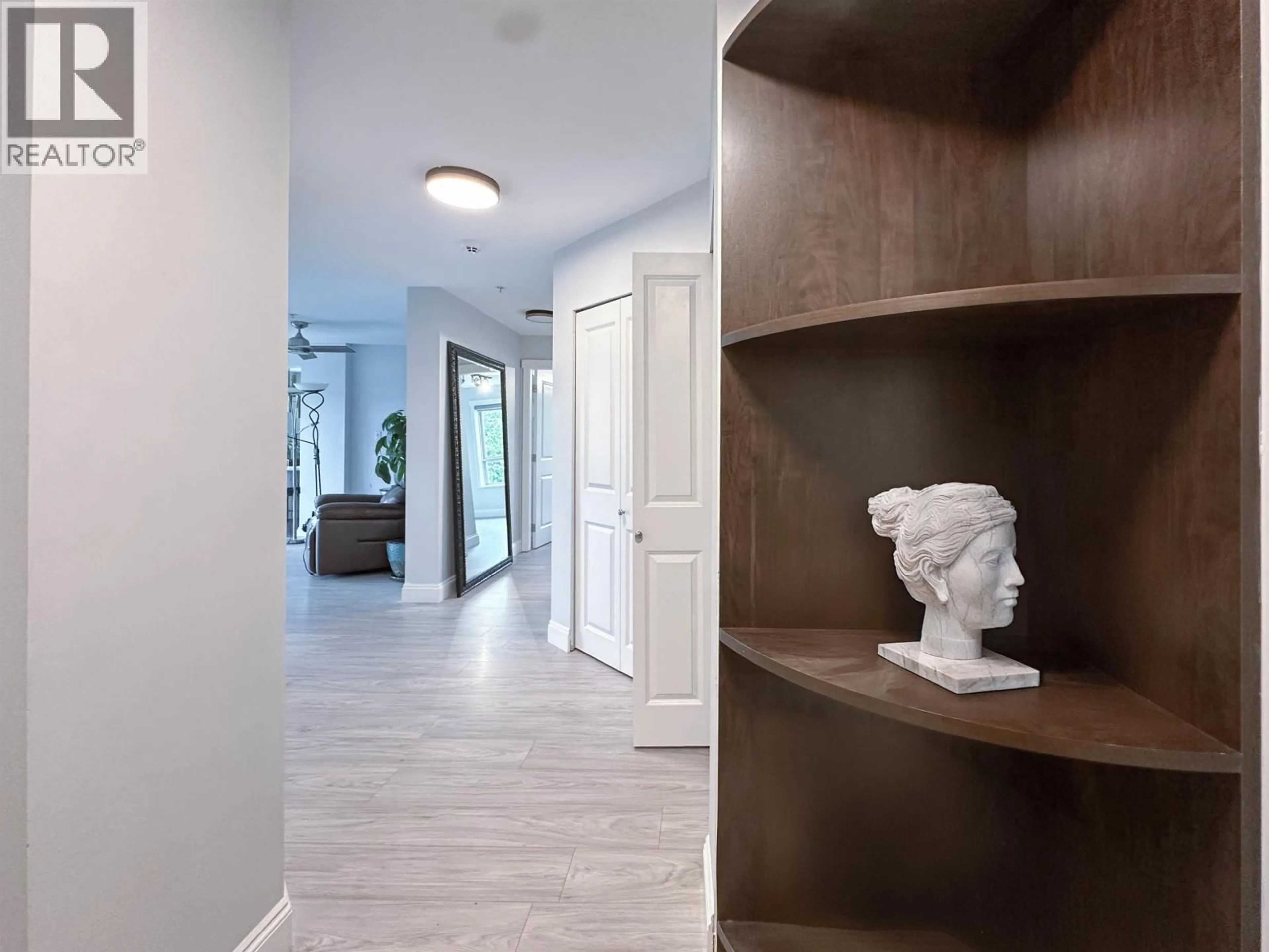 Indoor entryway for 307 - 3132 DAYANEE SPRINGS BOULEVARD, Coquitlam British Columbia V3E0B5