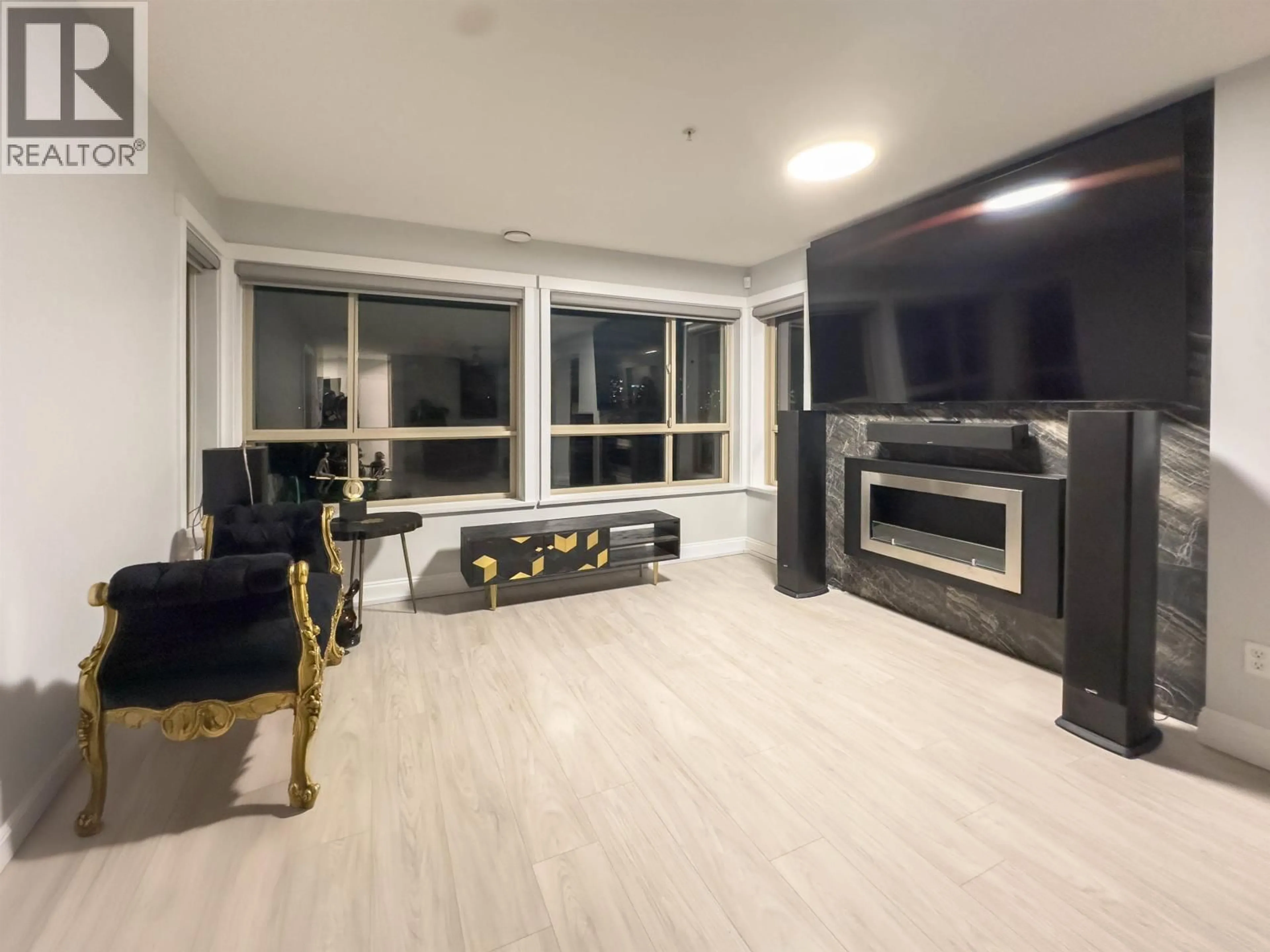 Living room with furniture, unknown for 307 - 3132 DAYANEE SPRINGS BOULEVARD, Coquitlam British Columbia V3E0B5