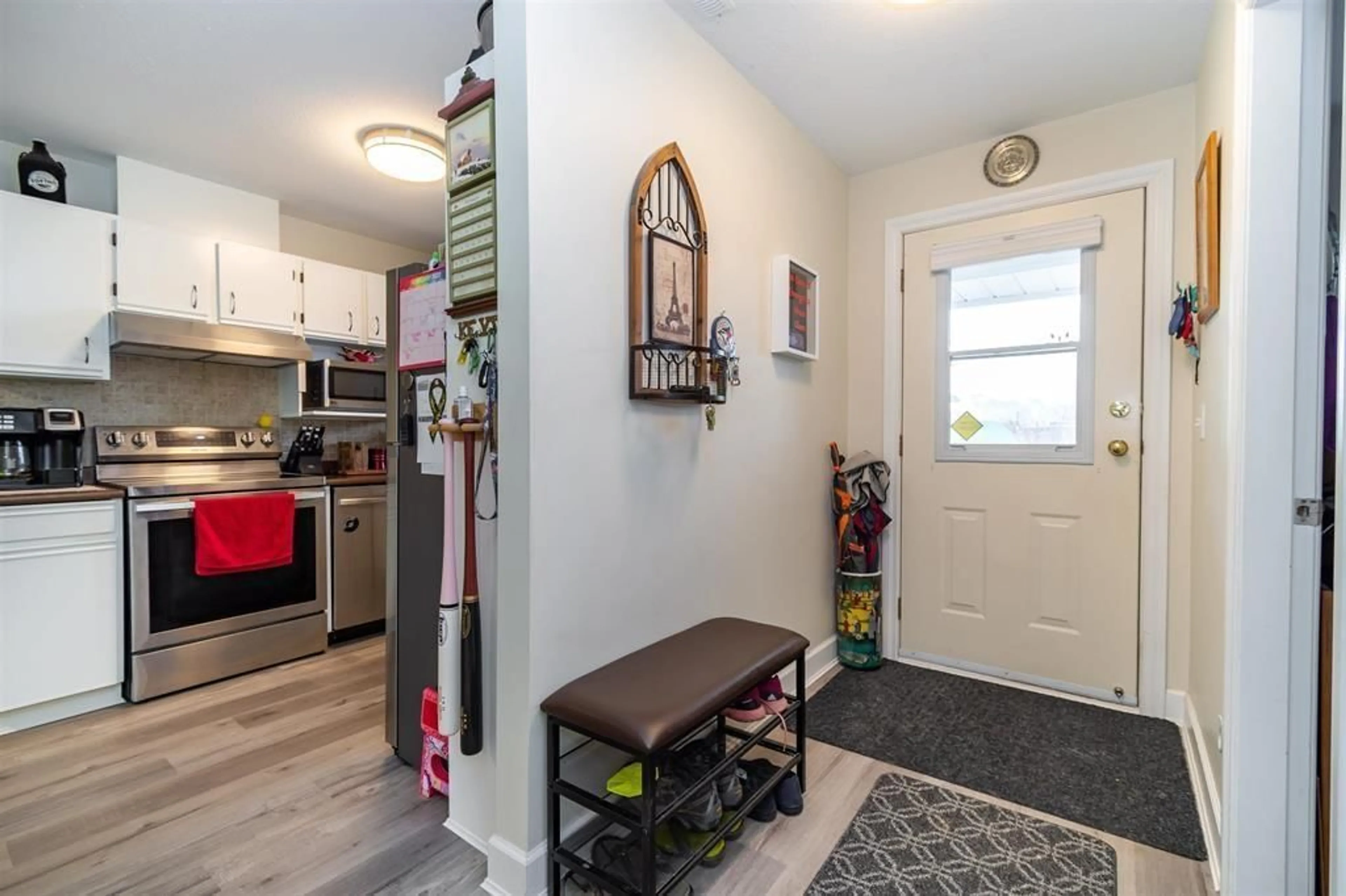 Indoor entryway for 8 - 45435 KNIGHT ROAD, Chilliwack British Columbia V2R3E8