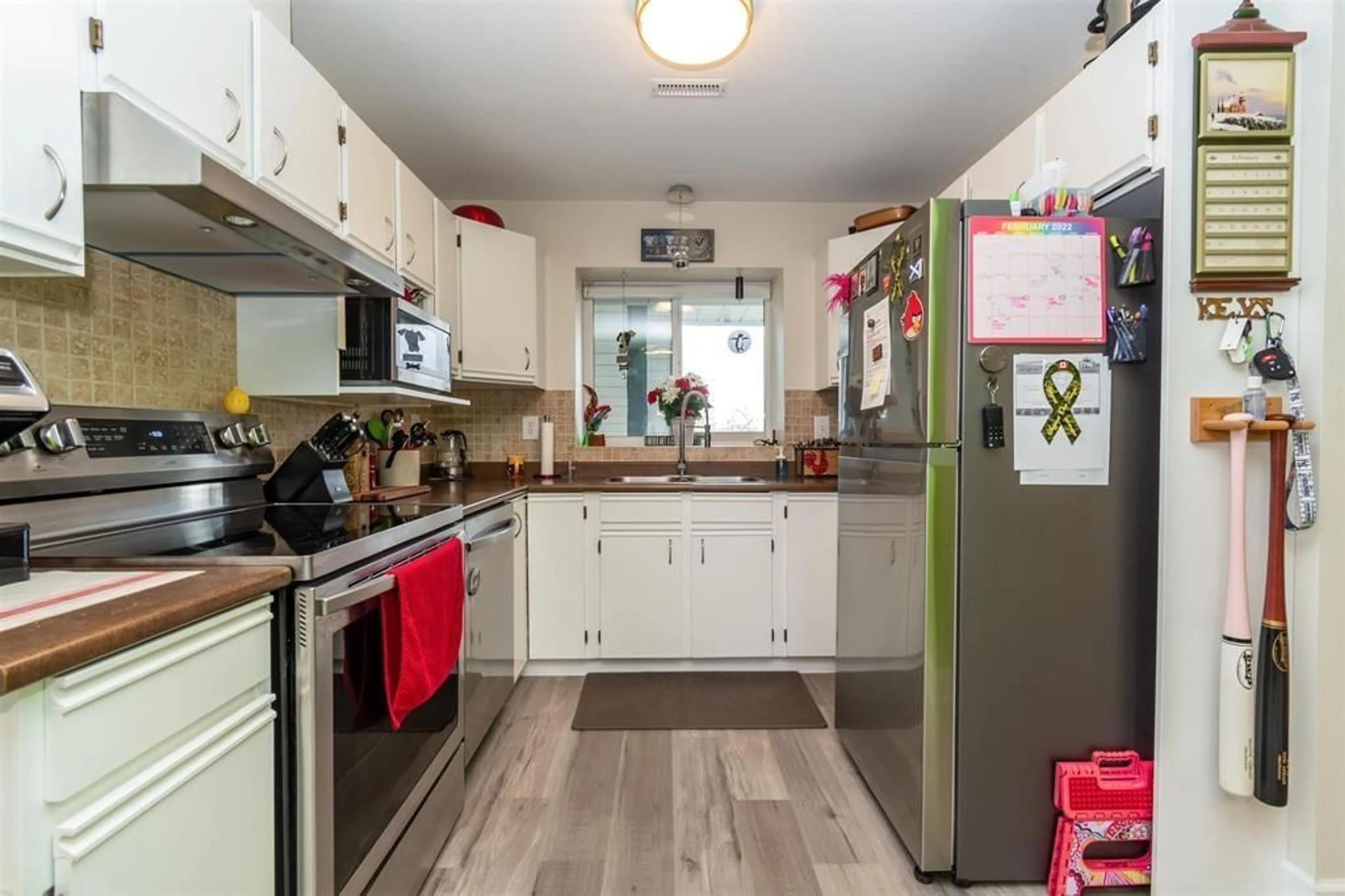 Standard kitchen, unknown for 8 - 45435 KNIGHT ROAD, Chilliwack British Columbia V2R3E8
