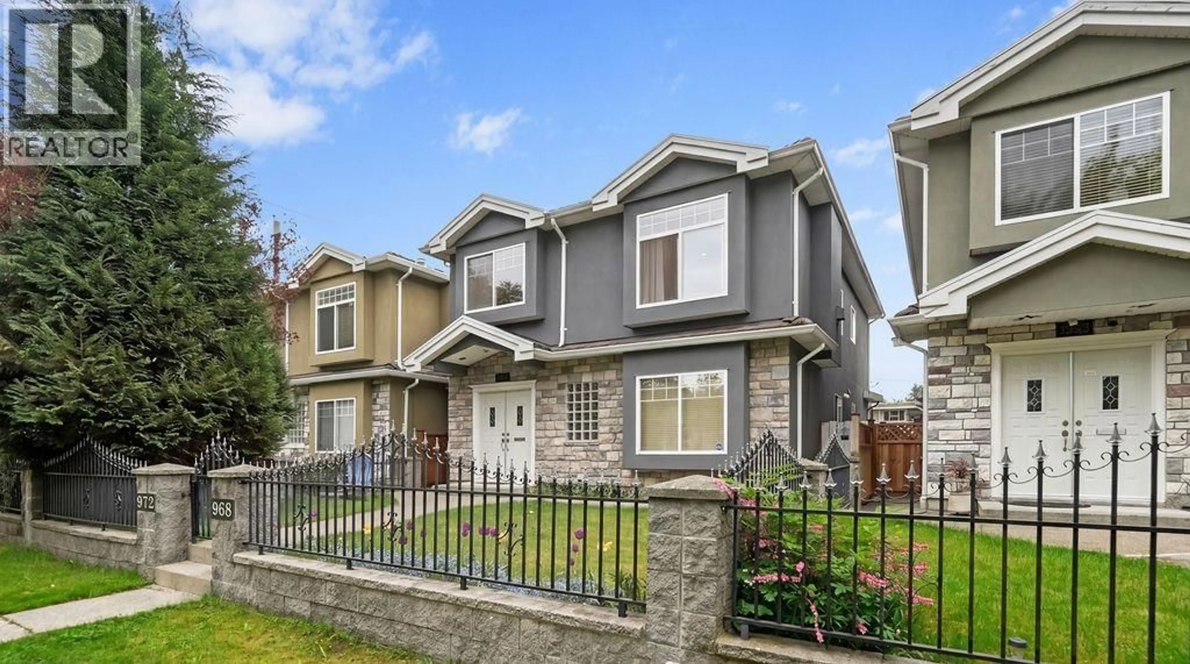 Home with vinyl exterior material, street for 968 31ST AVENUE, Vancouver British Columbia V5V2X4