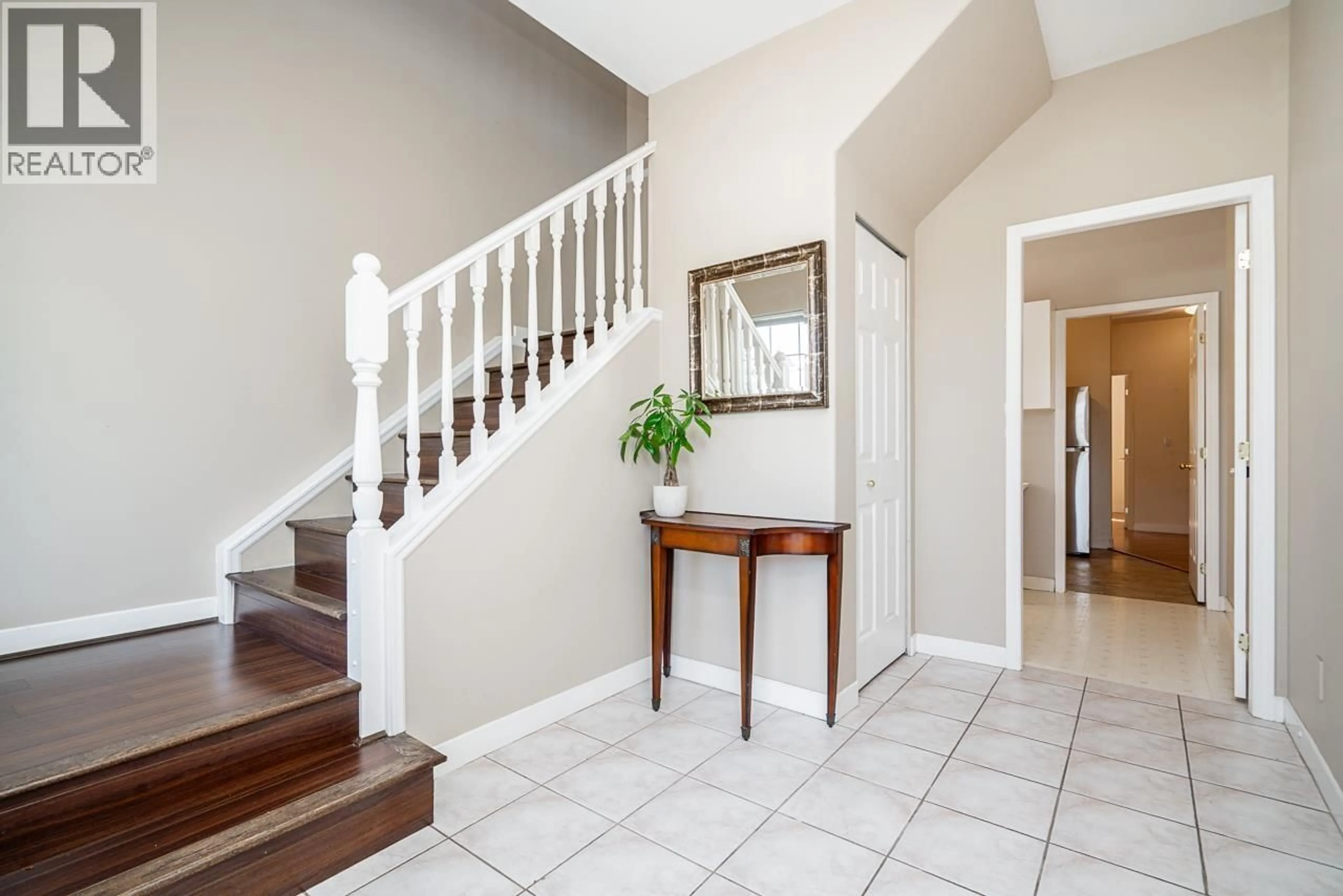 Indoor entryway for 1288 JOHNSON COURT, Coquitlam British Columbia V3B4T6