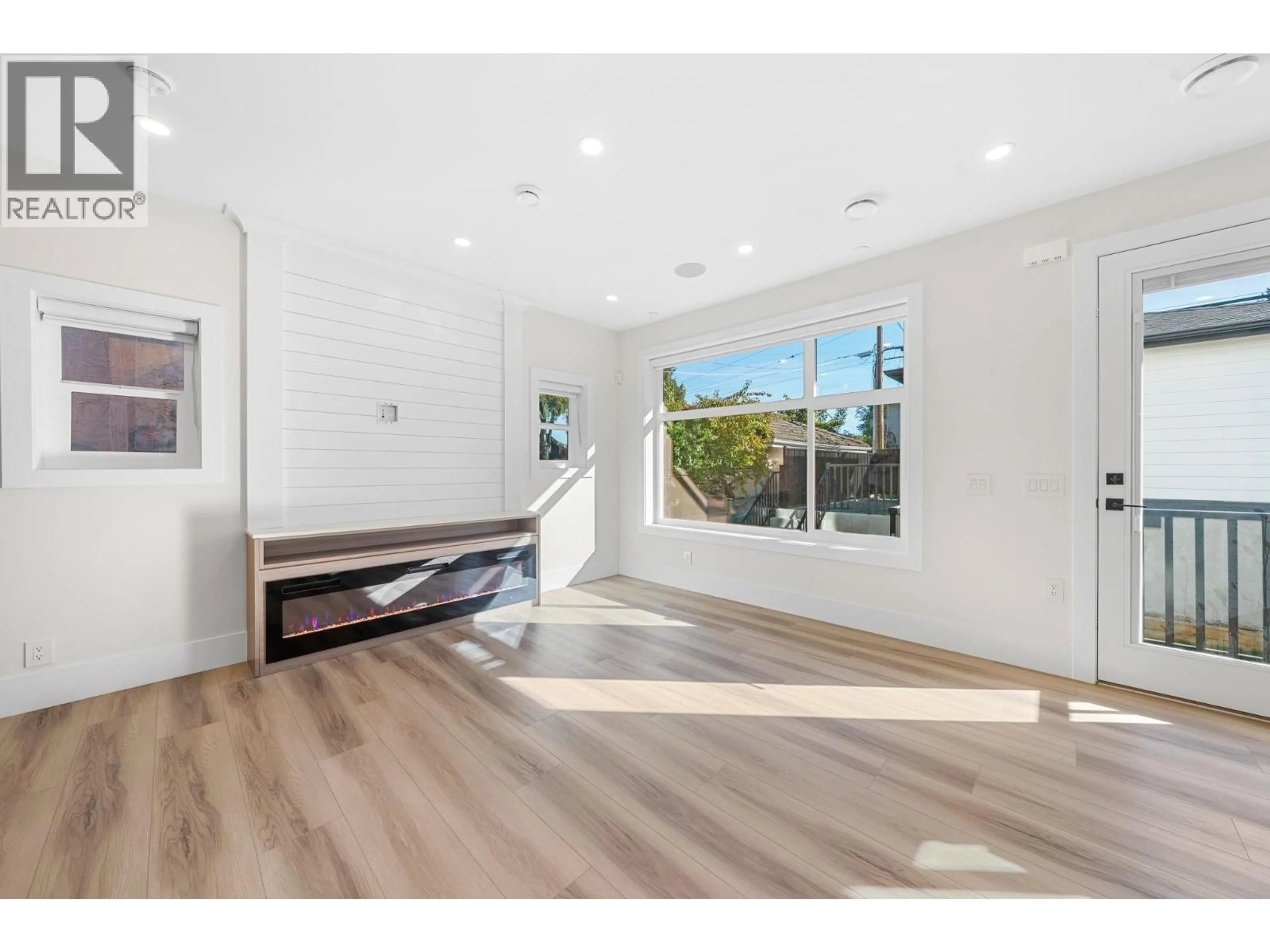 Indoor entryway for 4318 NANAIMO STREET, Vancouver British Columbia V5N5J1