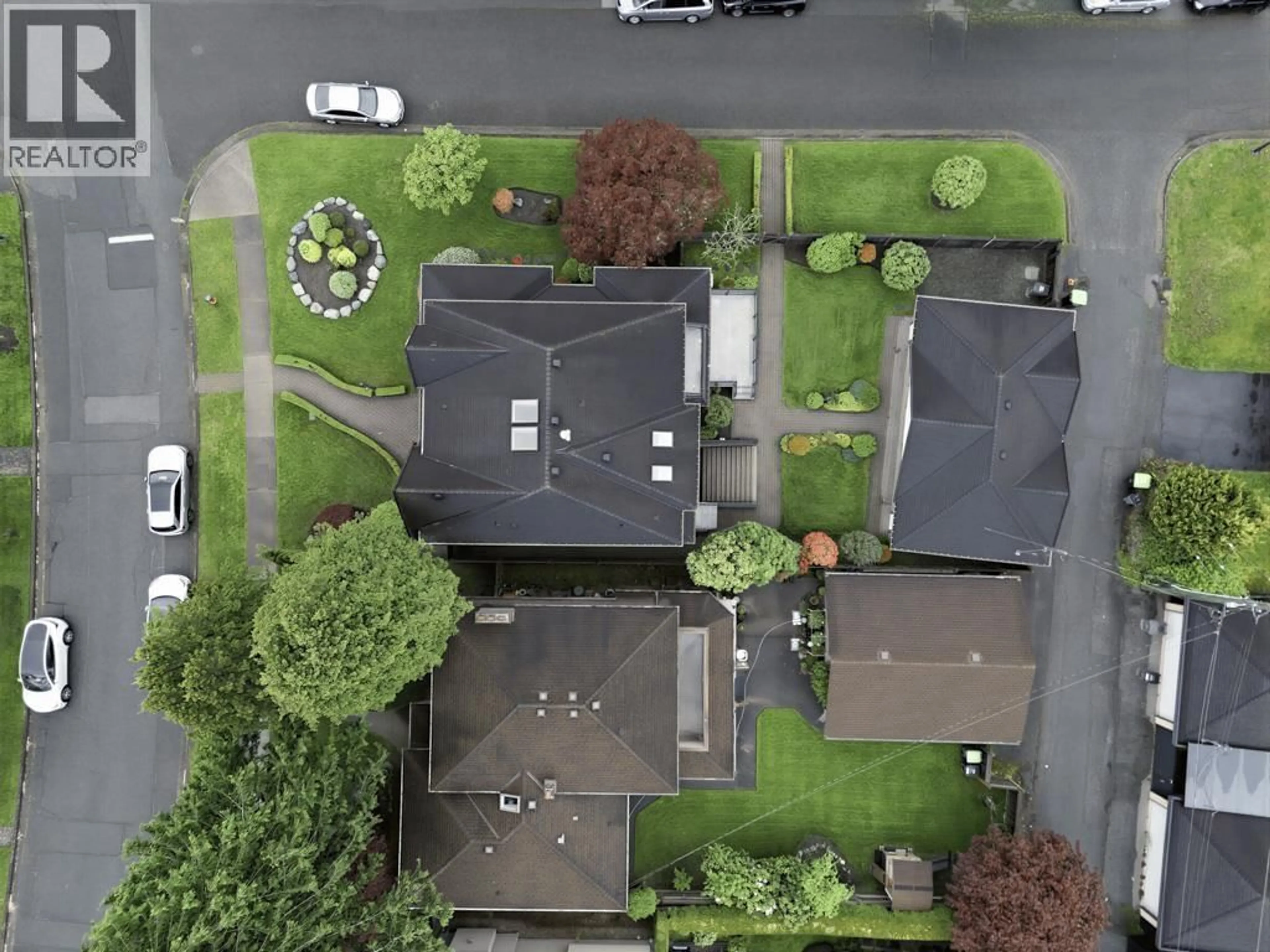 A pic from outside/outdoor area/front of a property/back of a property/a pic from drone, street for 4418 BRAKENRIDGE STREET, Vancouver British Columbia V6L2H2
