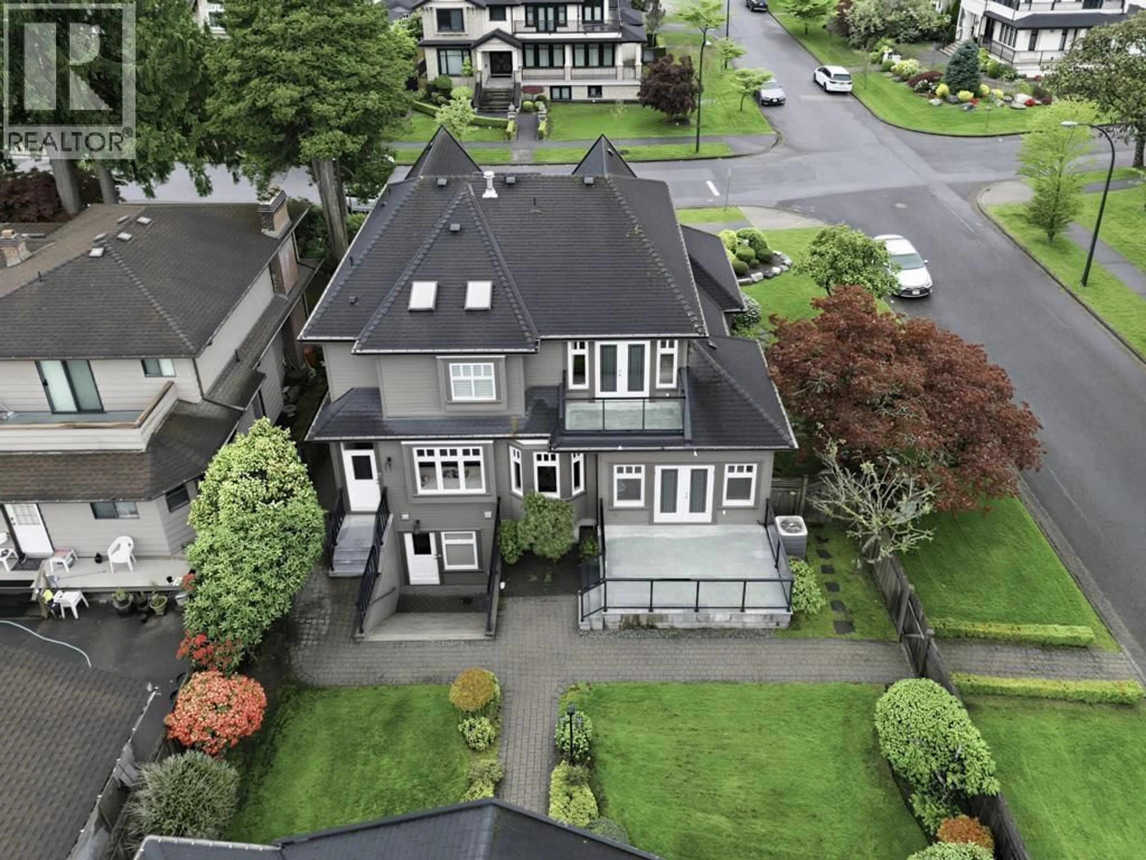A pic from outside/outdoor area/front of a property/back of a property/a pic from drone, street for 4418 BRAKENRIDGE STREET, Vancouver British Columbia V6L2H2