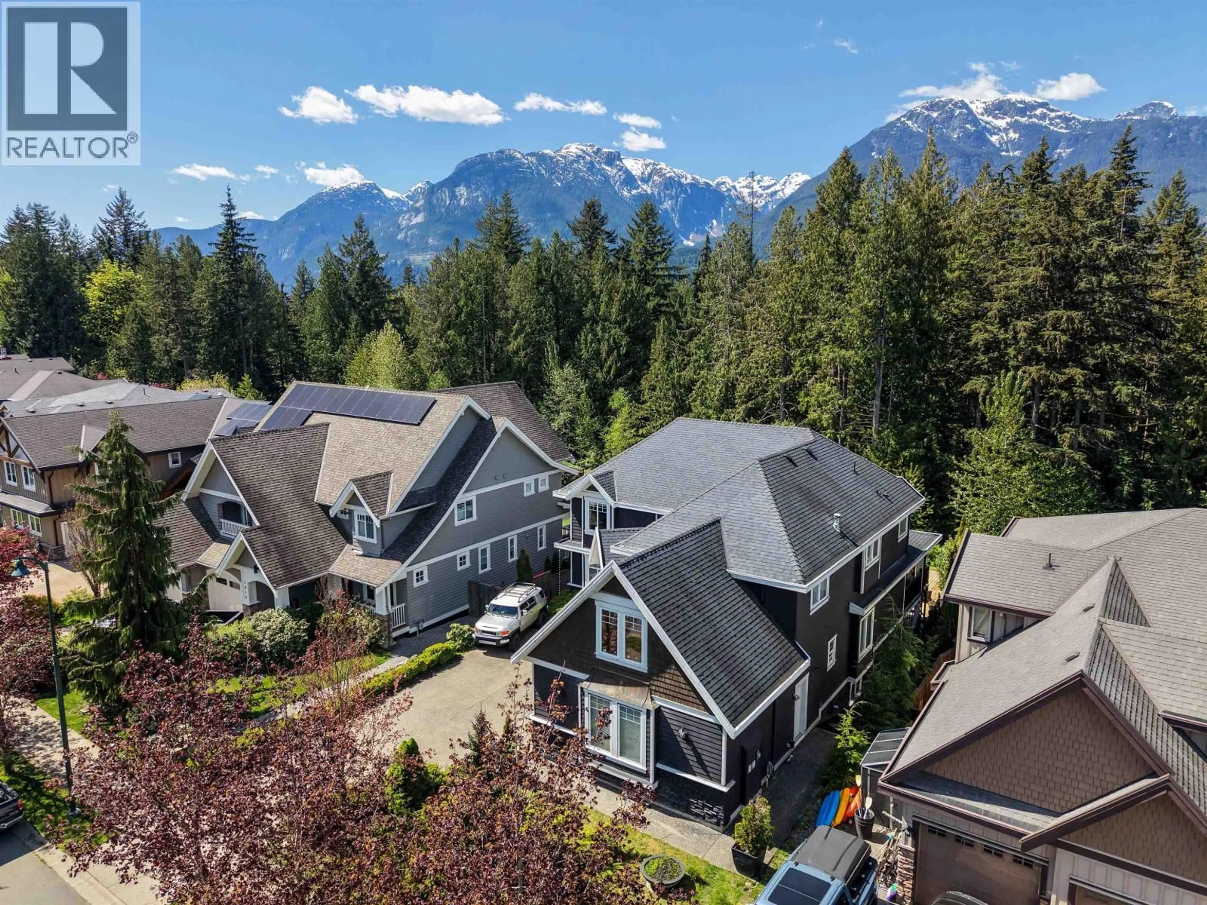 A pic from outside/outdoor area/front of a property/back of a property/a pic from drone, mountain view for 1012 JAY CRESCENT, Squamish British Columbia V8B0P2