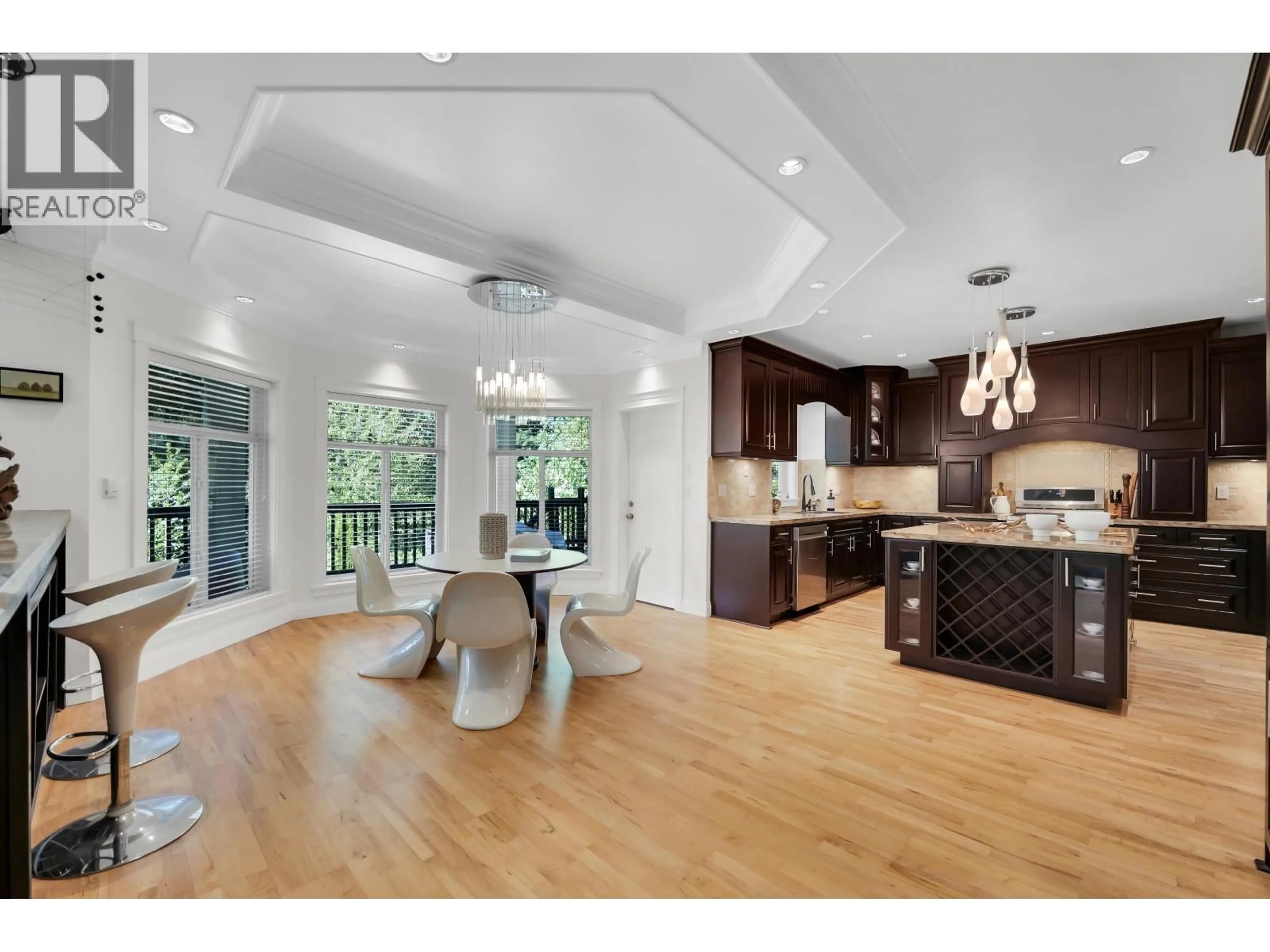 Open concept kitchen, unknown for 1012 JAY CRESCENT, Squamish British Columbia V8B0P2