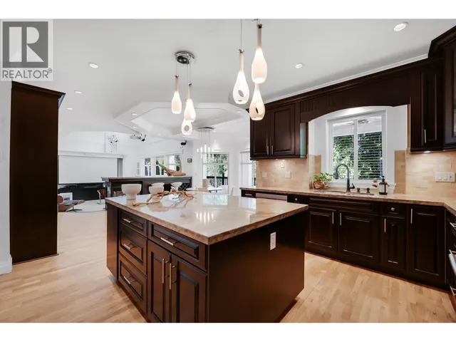 1012 JAY CRESCENT, Squamish 5