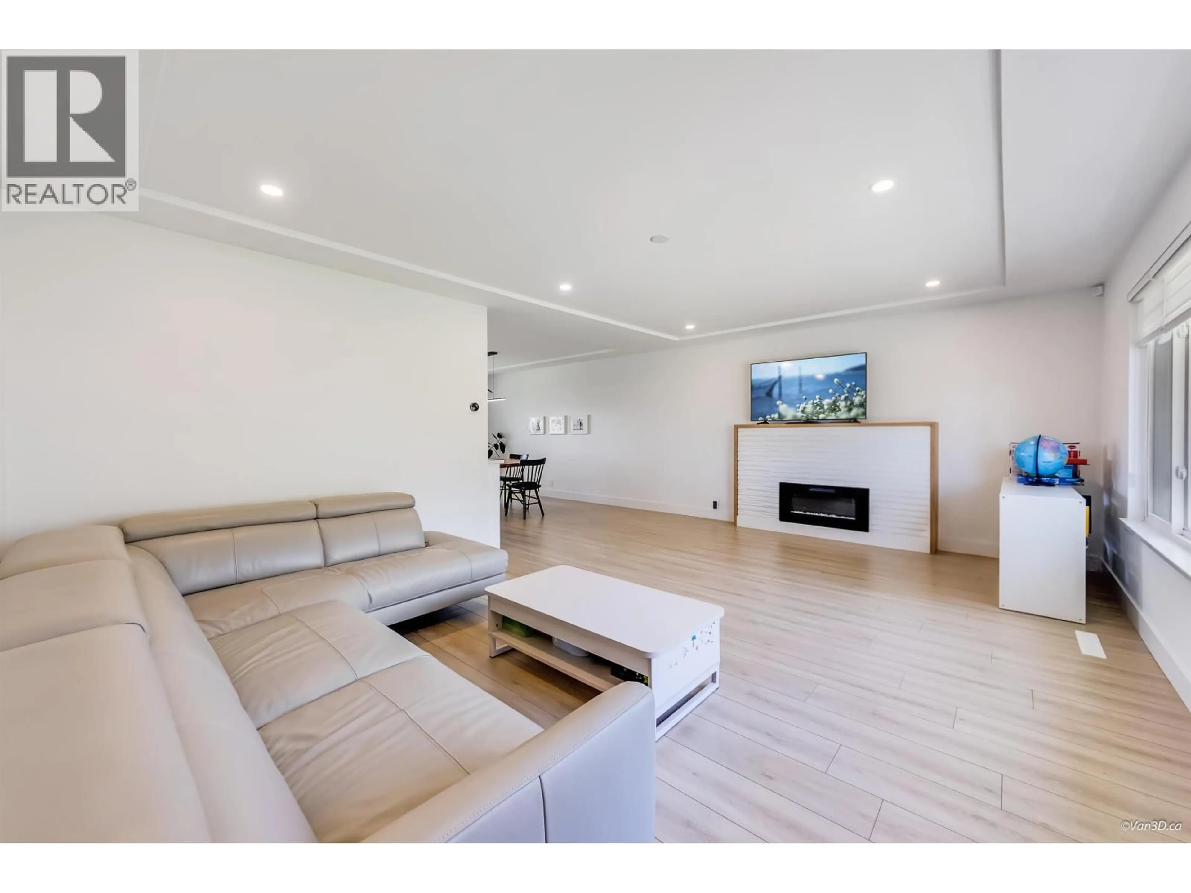 Unknown for 6176 DENBIGH AVENUE, Burnaby British Columbia V5H3R5