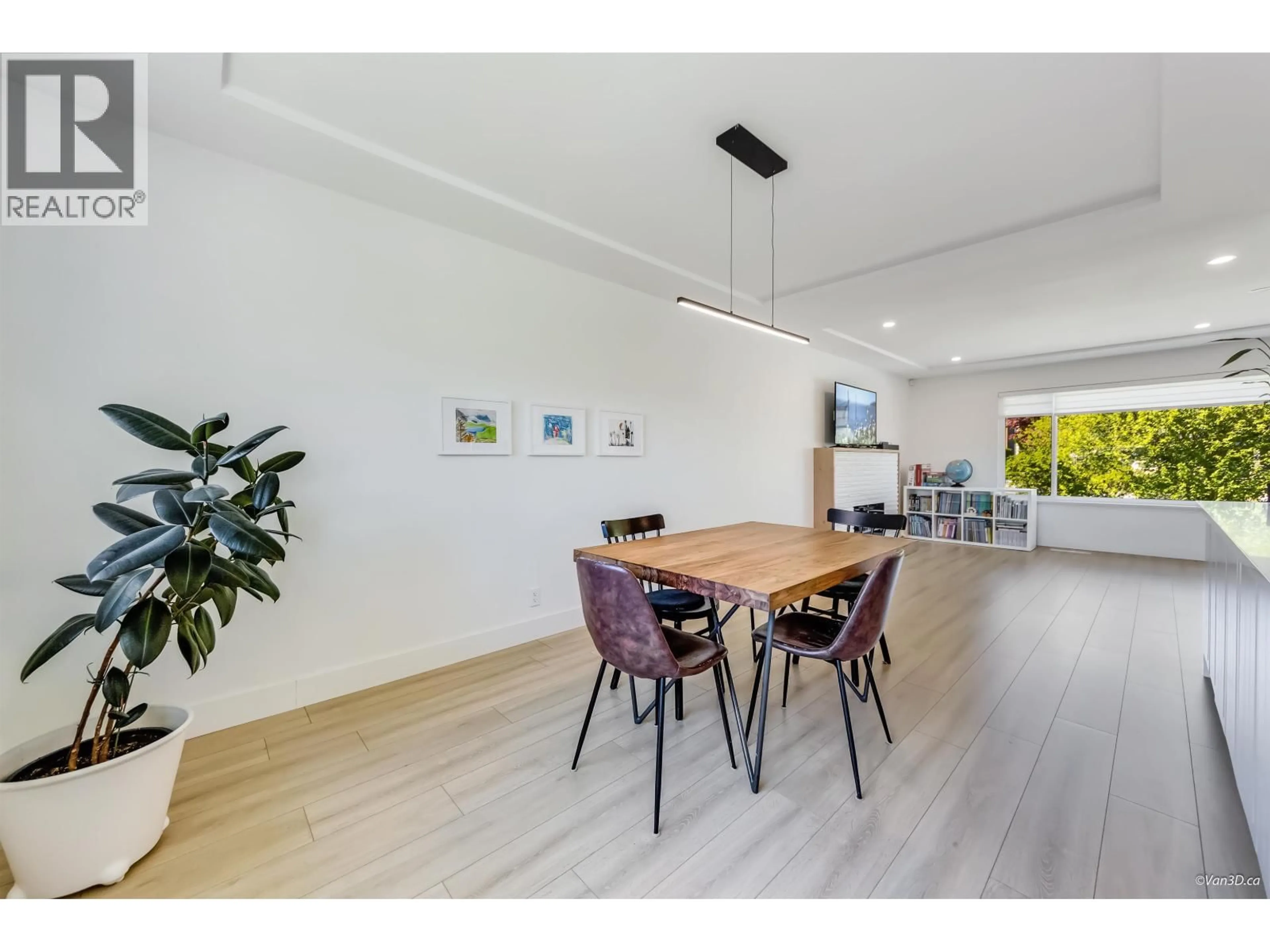 Dining room, wood/laminate floor for 6176 DENBIGH AVENUE, Burnaby British Columbia V5H3R5