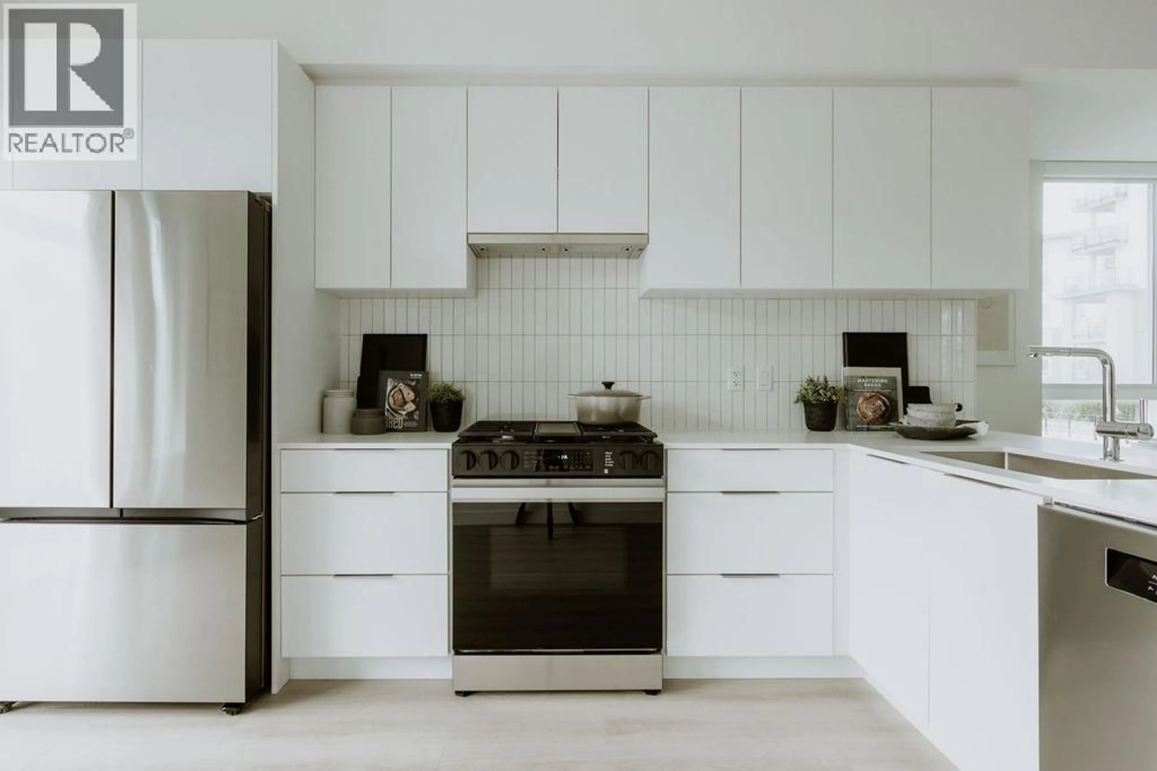 Contemporary kitchen, ceramic/tile floor for 3 - 4552 CATTAIL WAY, Tsawwassen British Columbia V4M0G8