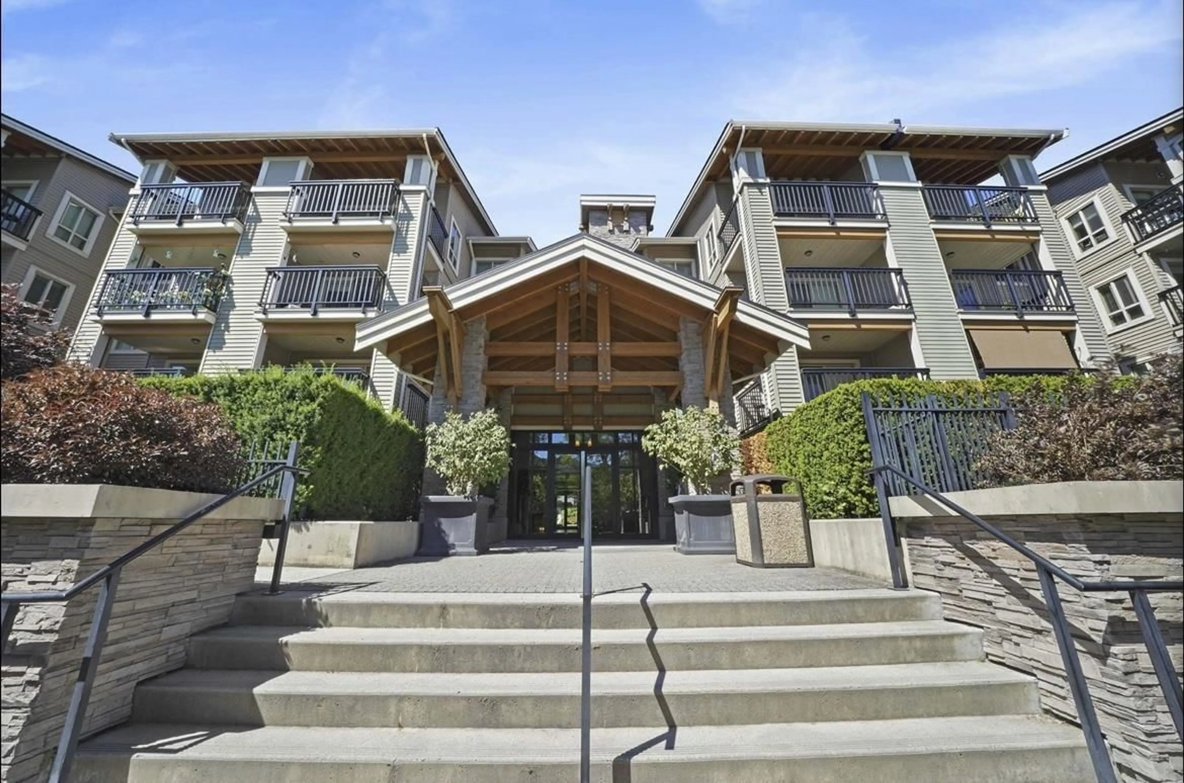 Indoor foyer for 305 - 21009 56 AVENUE, Langley British Columbia V3A0C9