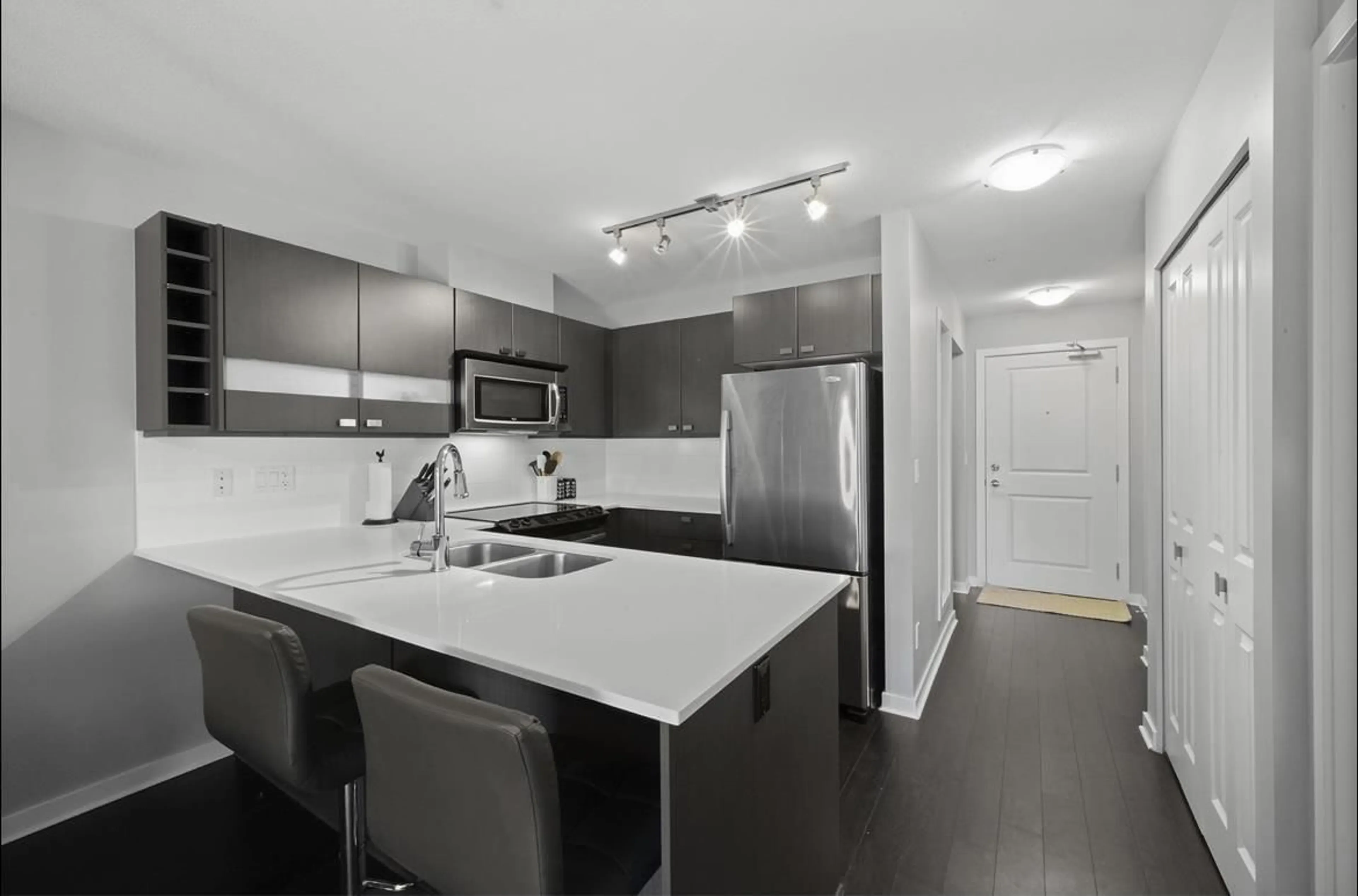 Standard kitchen, unknown for 305 - 21009 56 AVENUE, Langley British Columbia V3A0C9