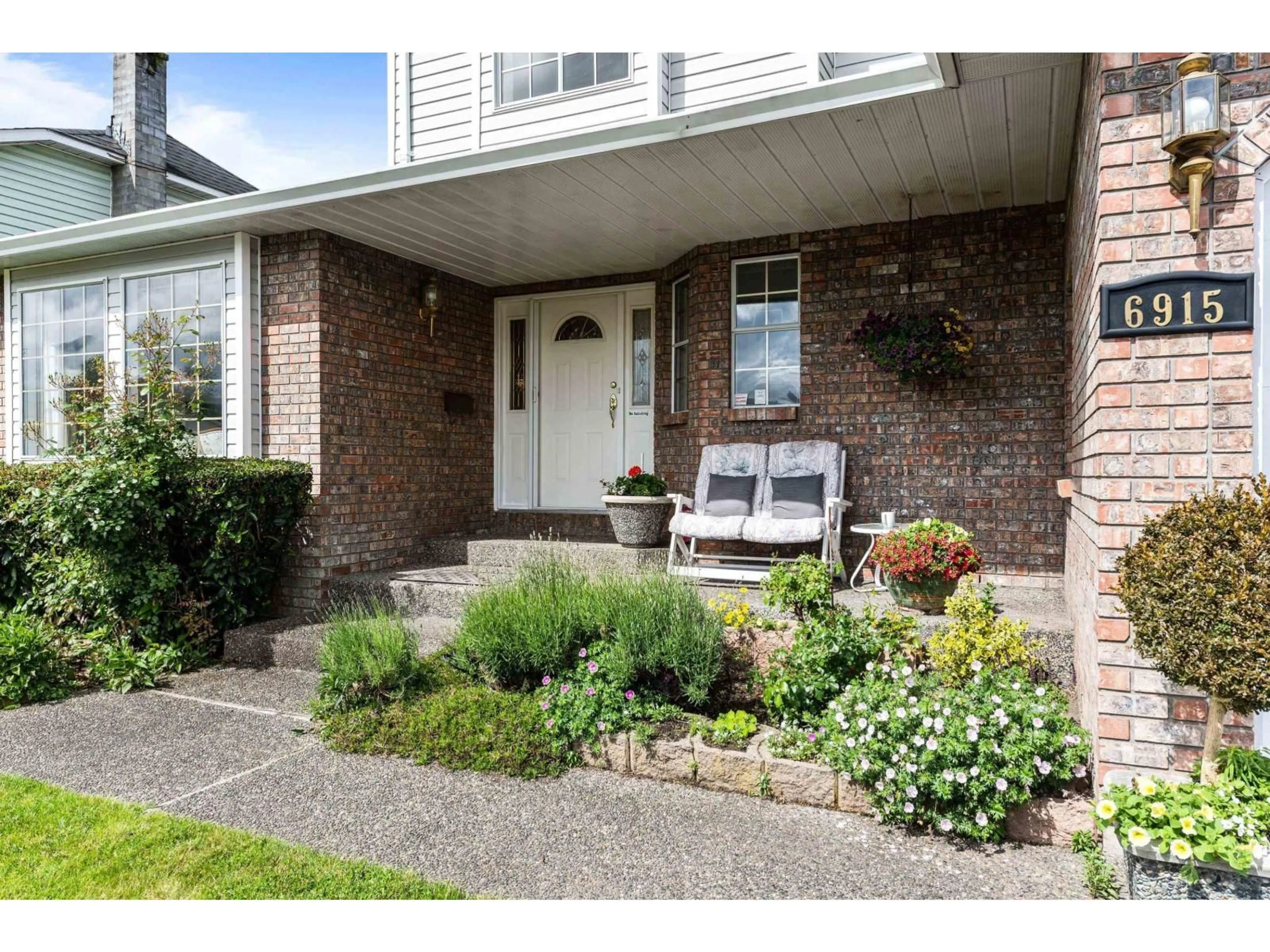Indoor entryway for 6915 COACH LAMP DRIVE, Chilliwack British Columbia V2R2V4