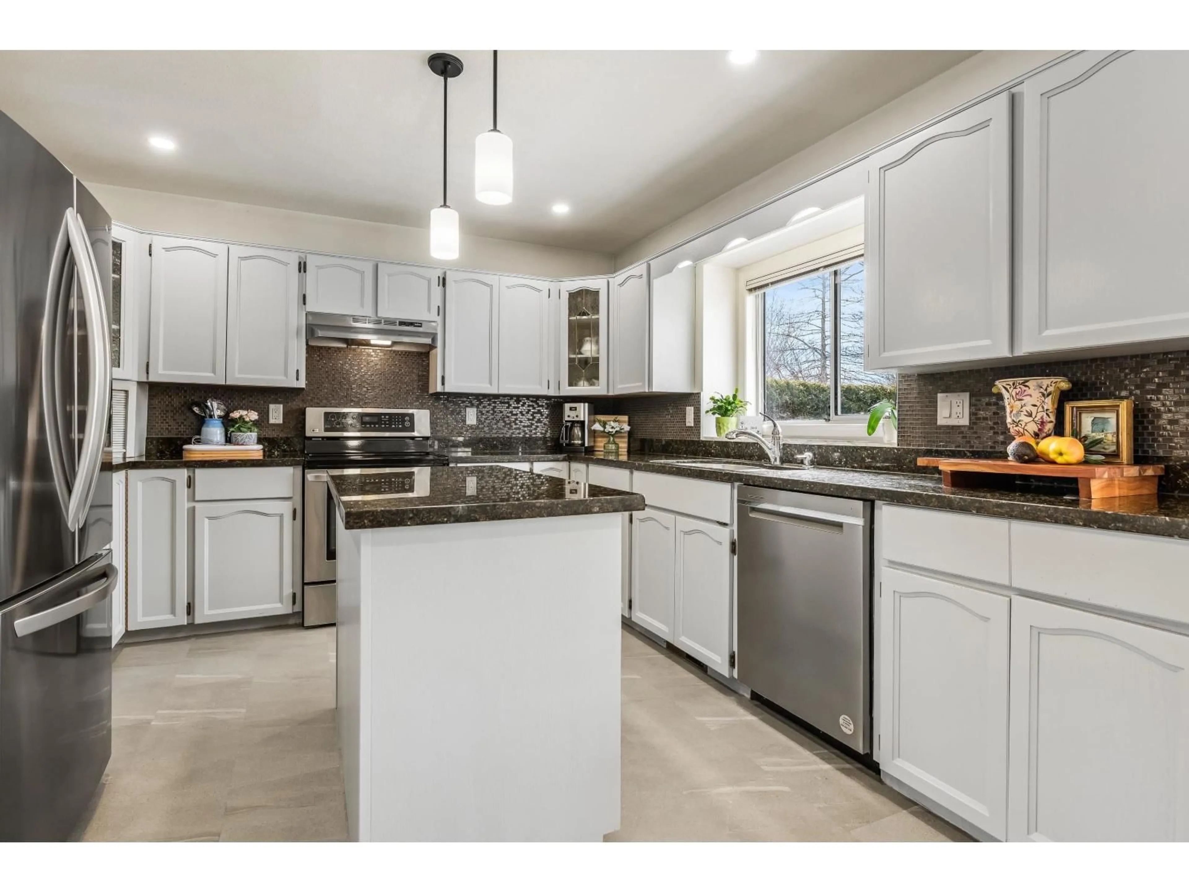 Open concept kitchen, ceramic/tile floor for 6915 COACH LAMP DRIVE, Chilliwack British Columbia V2R2V4