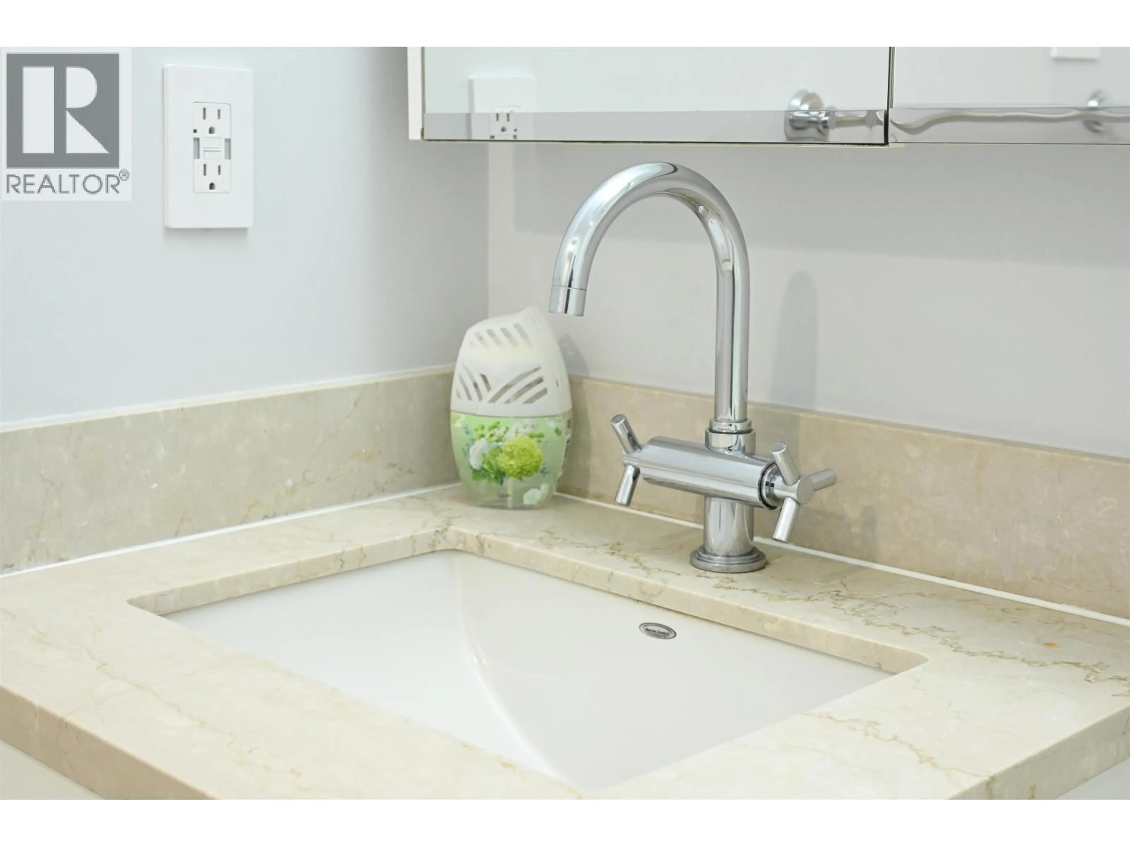Contemporary bathroom, ceramic/tile floor for 1403 - 888 HOMER STREET, Vancouver British Columbia V6B0H8