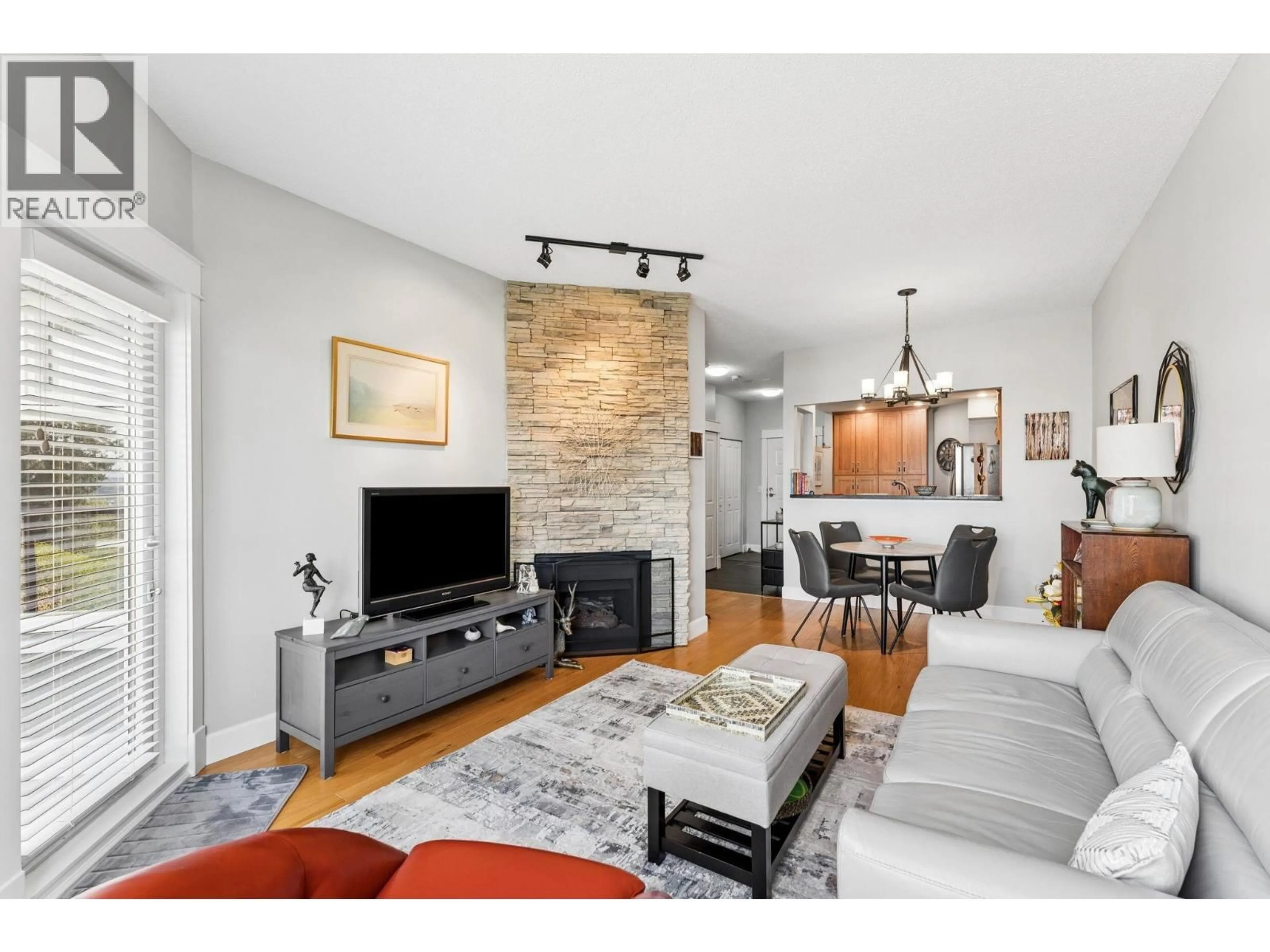 Living room with furniture, unknown for 419 - 121 29TH STREET, North Vancouver British Columbia V7N4L6