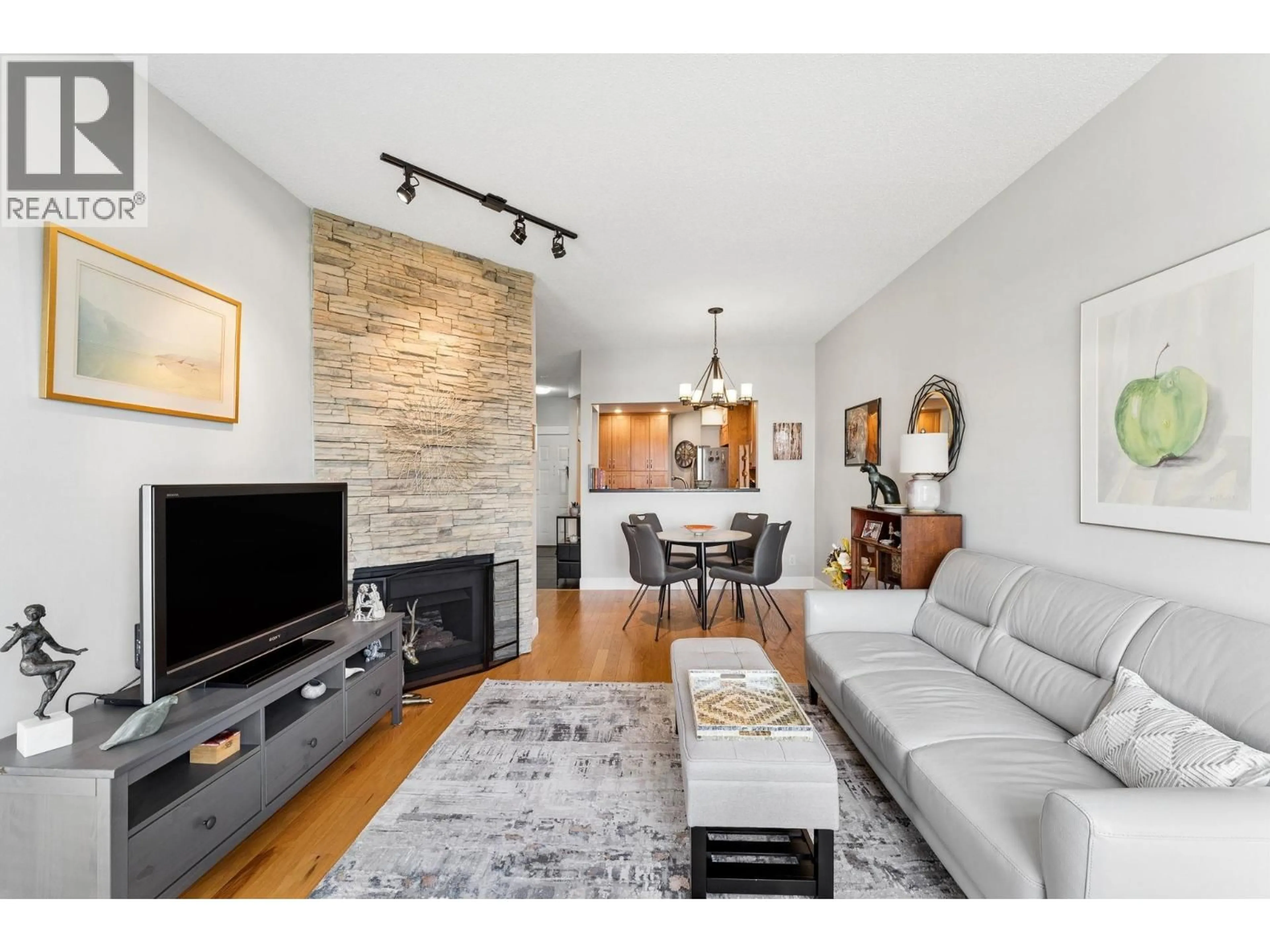 Living room with furniture, unknown for 419 - 121 29TH STREET, North Vancouver British Columbia V7N4L6