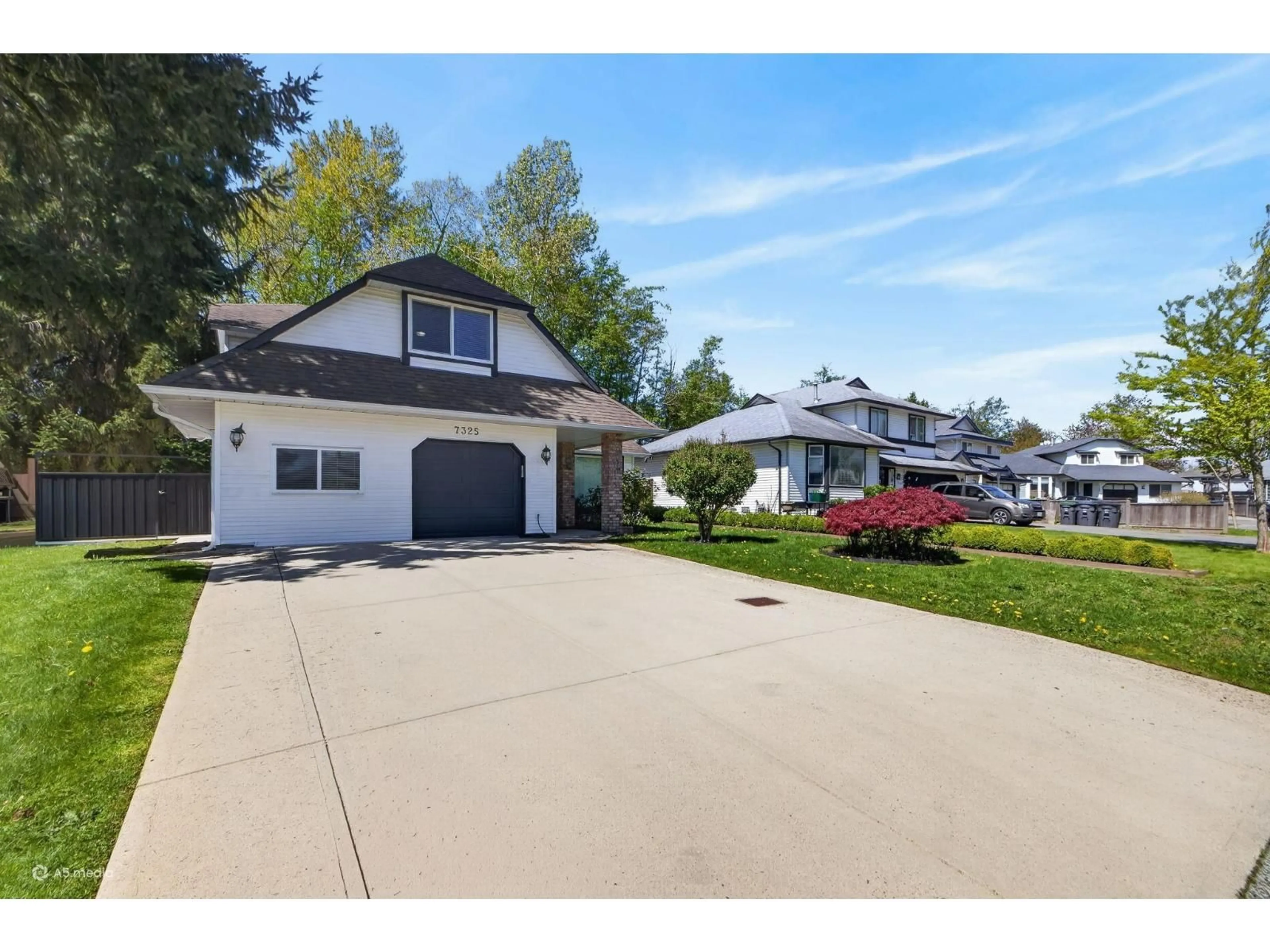 Home with vinyl exterior material, street for 7325 123 STREET, Surrey British Columbia V3W9J2