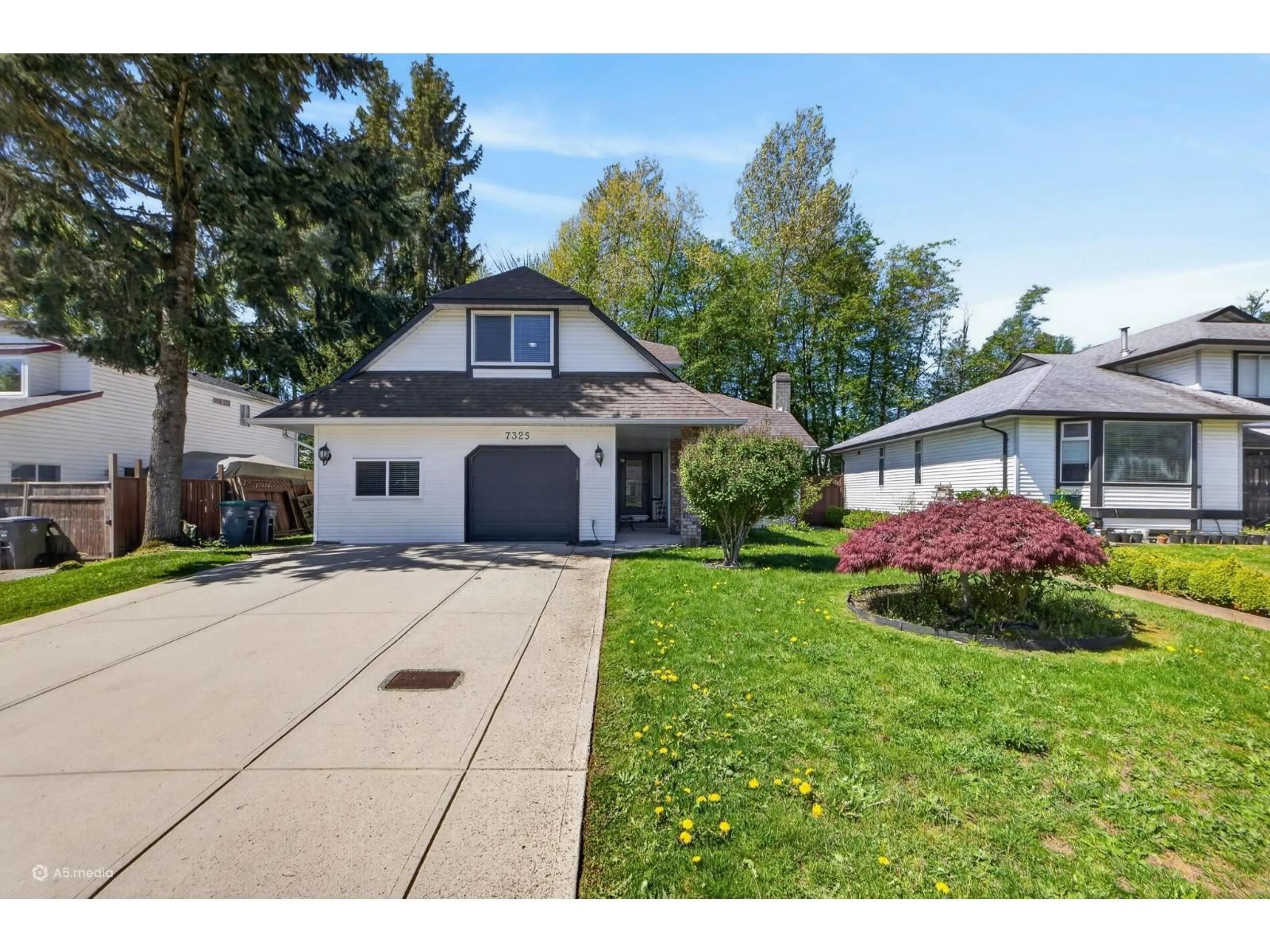 Home with vinyl exterior material, street for 7325 123 STREET, Surrey British Columbia V3W9J2