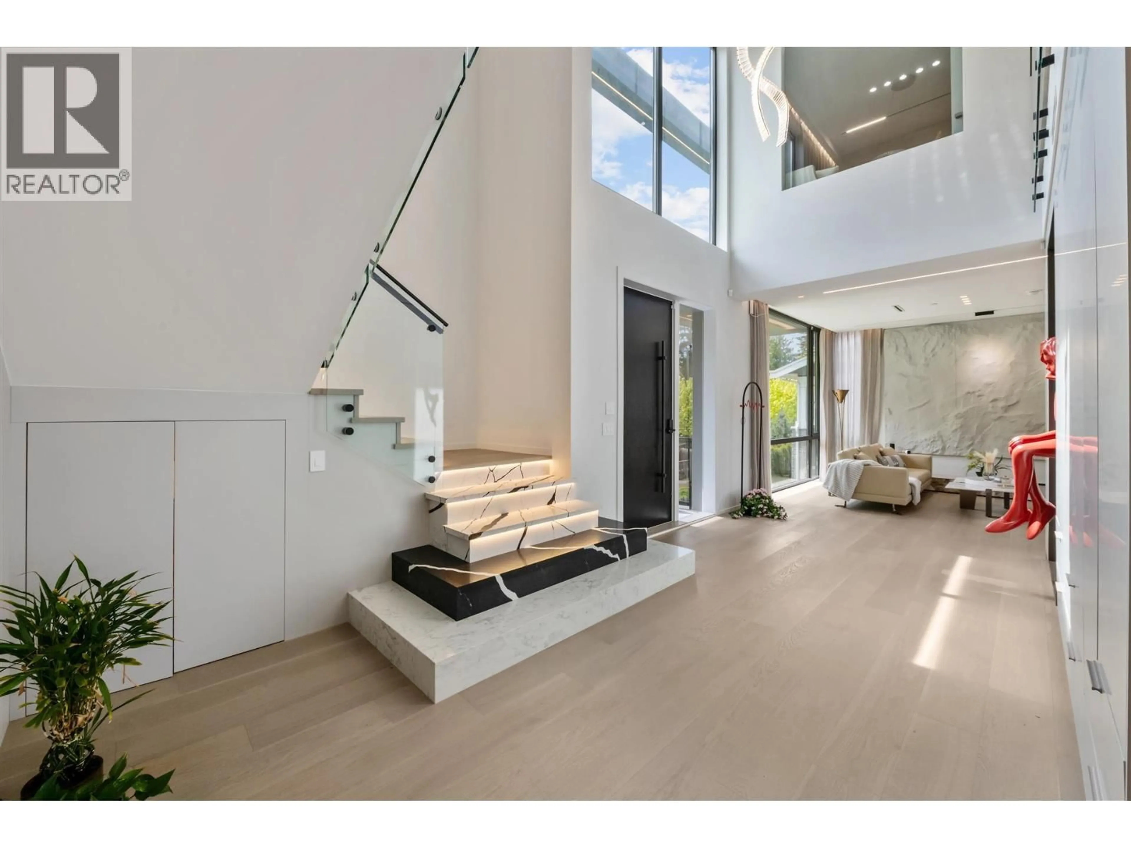 Indoor foyer for 3823 51ST AVENUE, Vancouver British Columbia V6N0E4