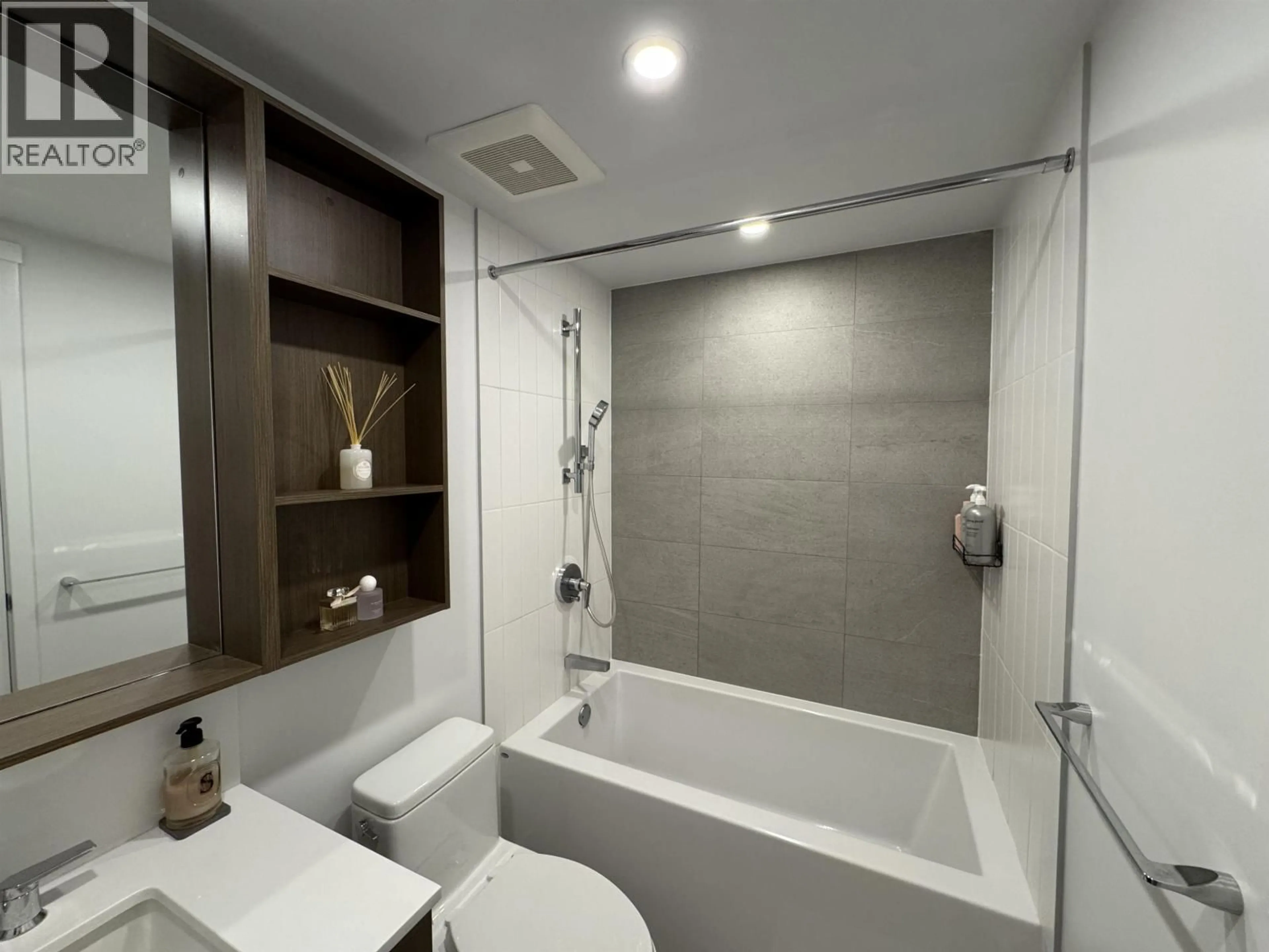 Contemporary bathroom, ceramic/tile floor for 406 - 648 LEA AVENUE, Coquitlam British Columbia V3J0P1
