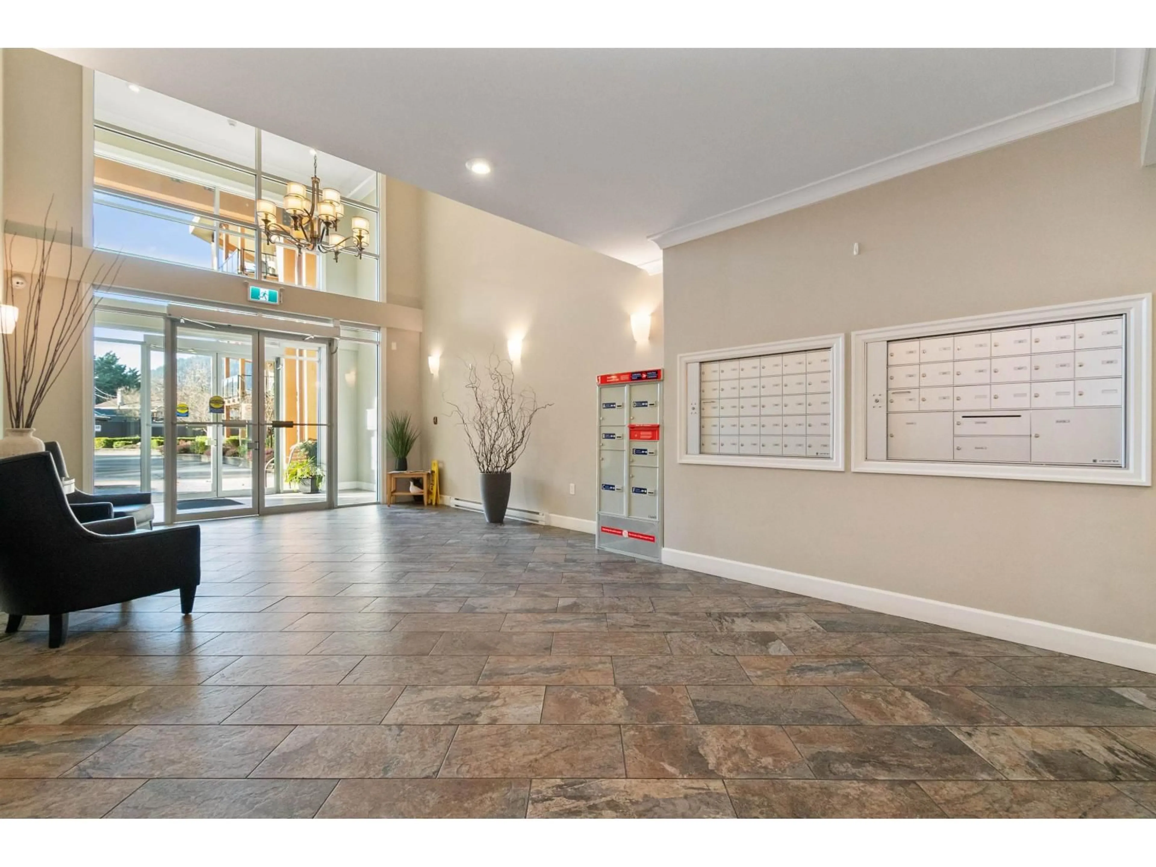 Indoor foyer for 108 - 45754 KEITH WILSON ROAD, Chilliwack British Columbia V2R6A9