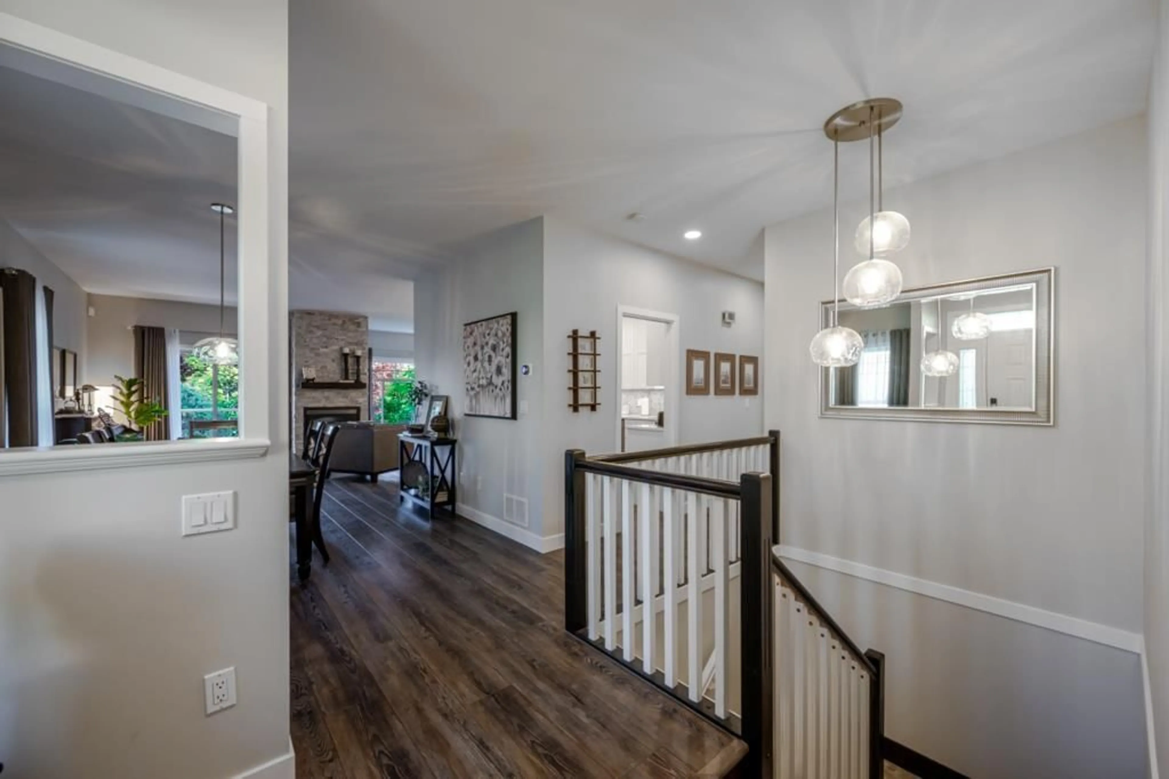 Indoor entryway for 3 - 34159 FRASER STREET, Abbotsford British Columbia V2S8P2