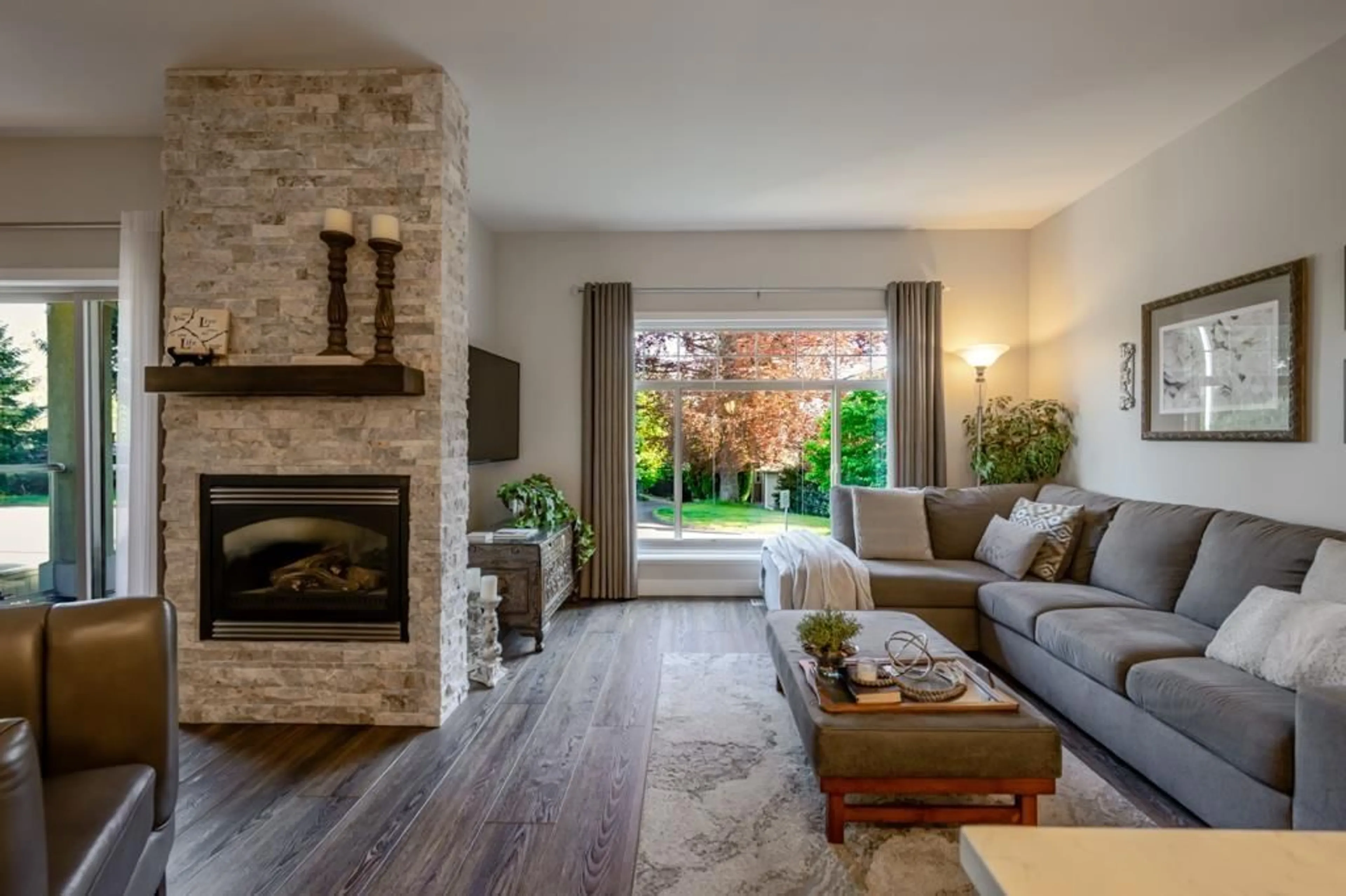 Living room with furniture, unknown for 3 - 34159 FRASER STREET, Abbotsford British Columbia V2S8P2