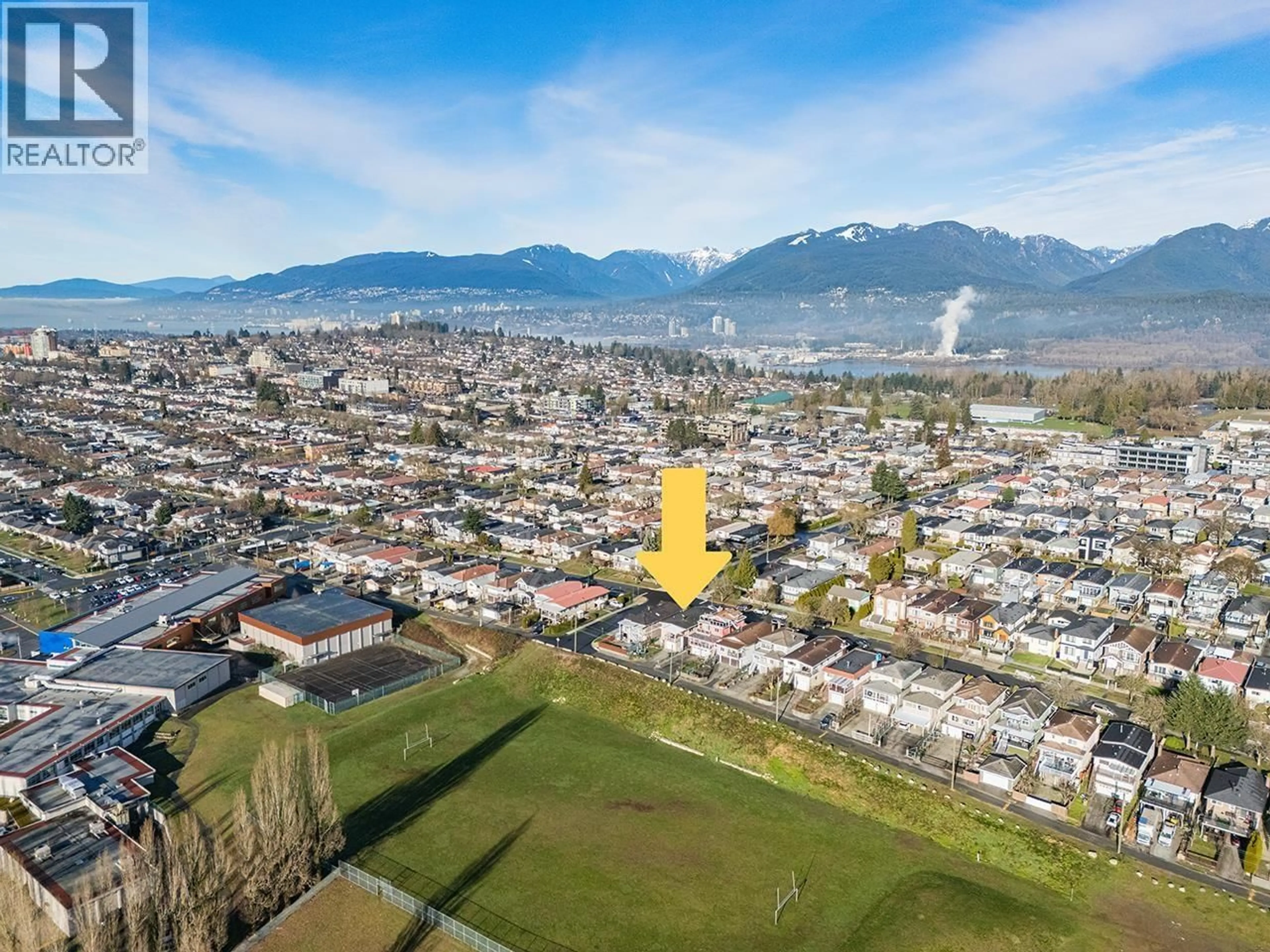 A pic from outside/outdoor area/front of a property/back of a property/a pic from drone, mountain view for 4710 UNION STREET, Burnaby British Columbia V5C2Y4