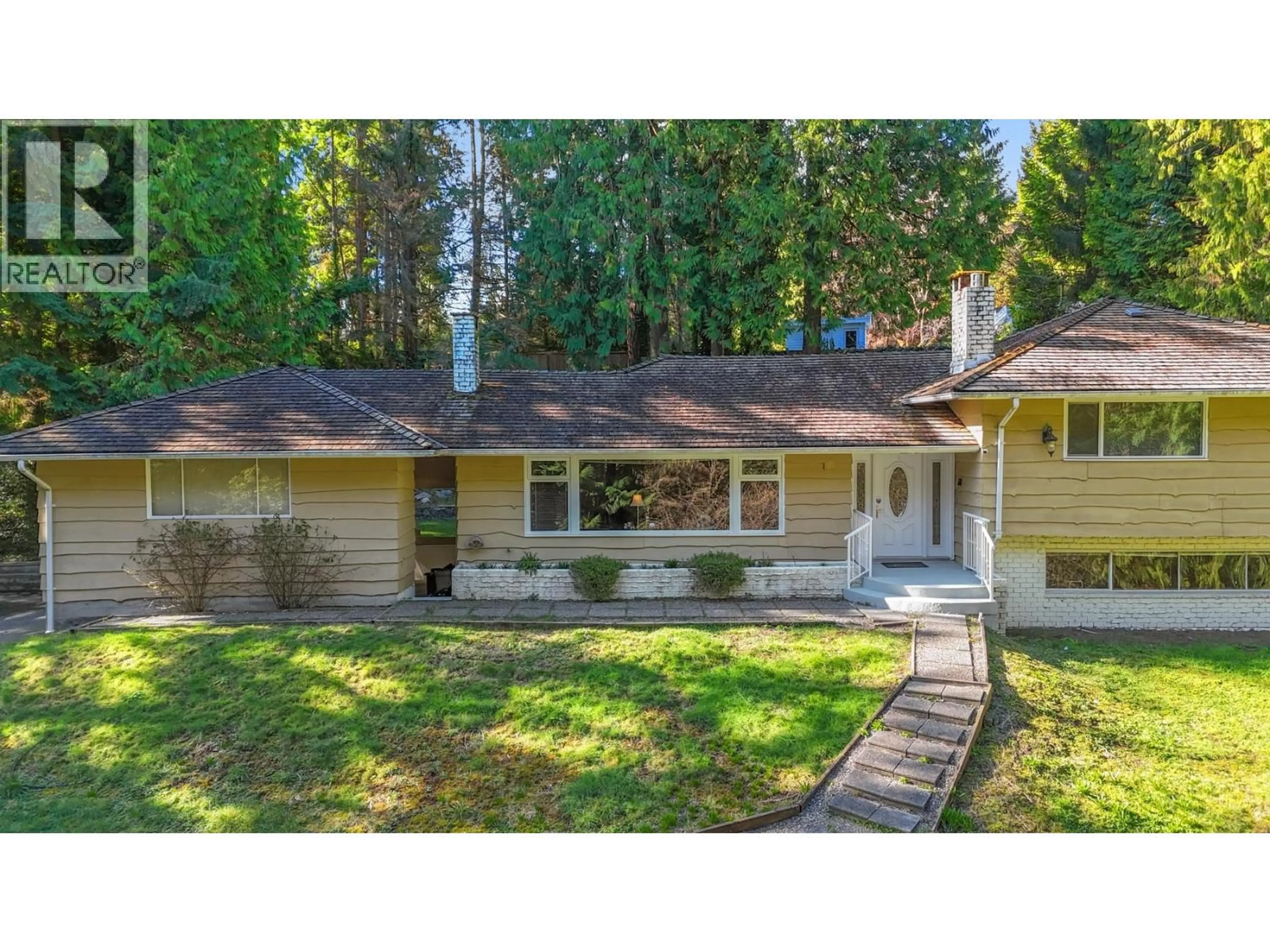 Home with vinyl exterior material, unknown for 315 STEVENS DRIVE, West Vancouver British Columbia V7S1C7