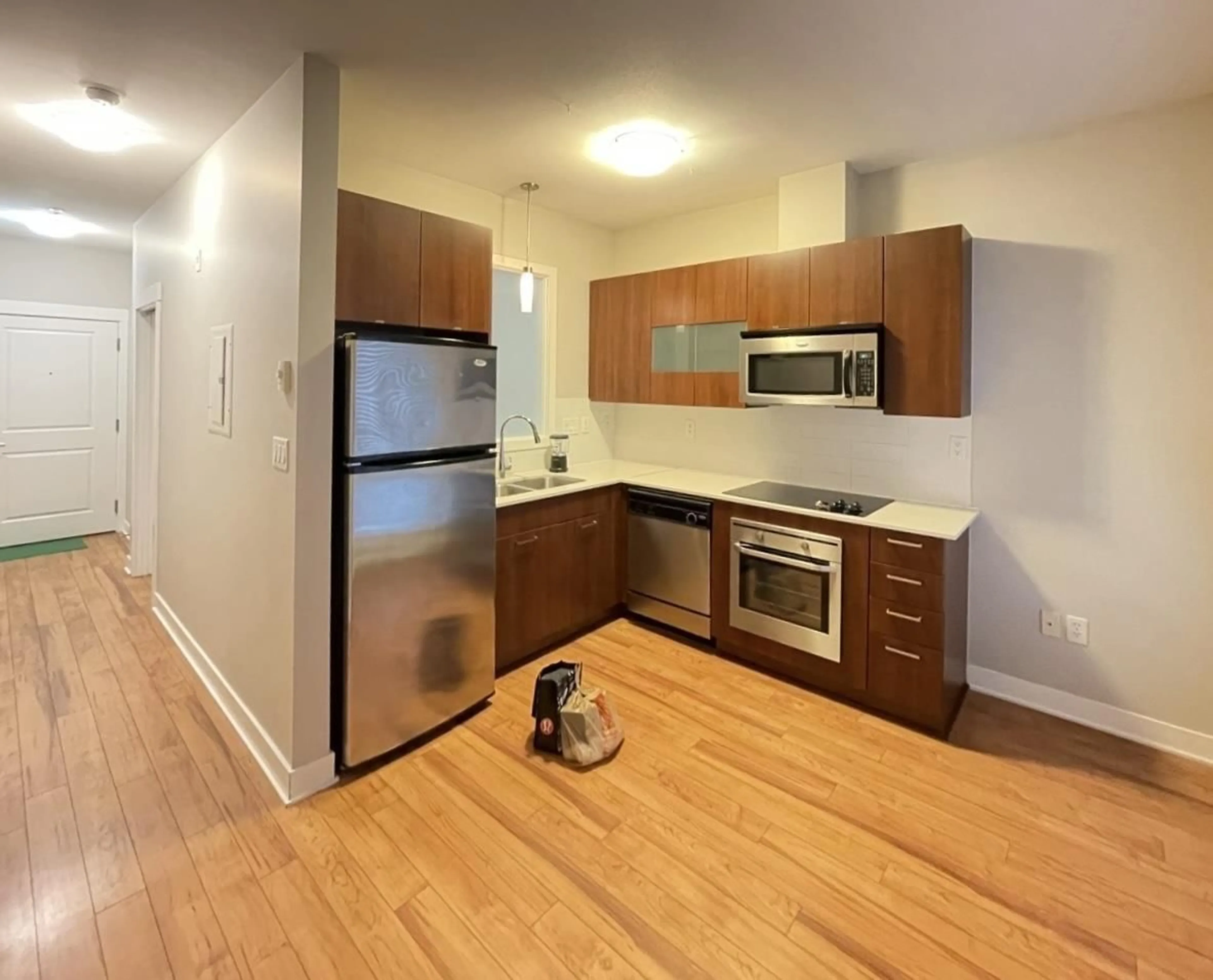 Standard kitchen, wood/laminate floor for 407 - 13321 102A AVENUE, Surrey British Columbia V3T1P6