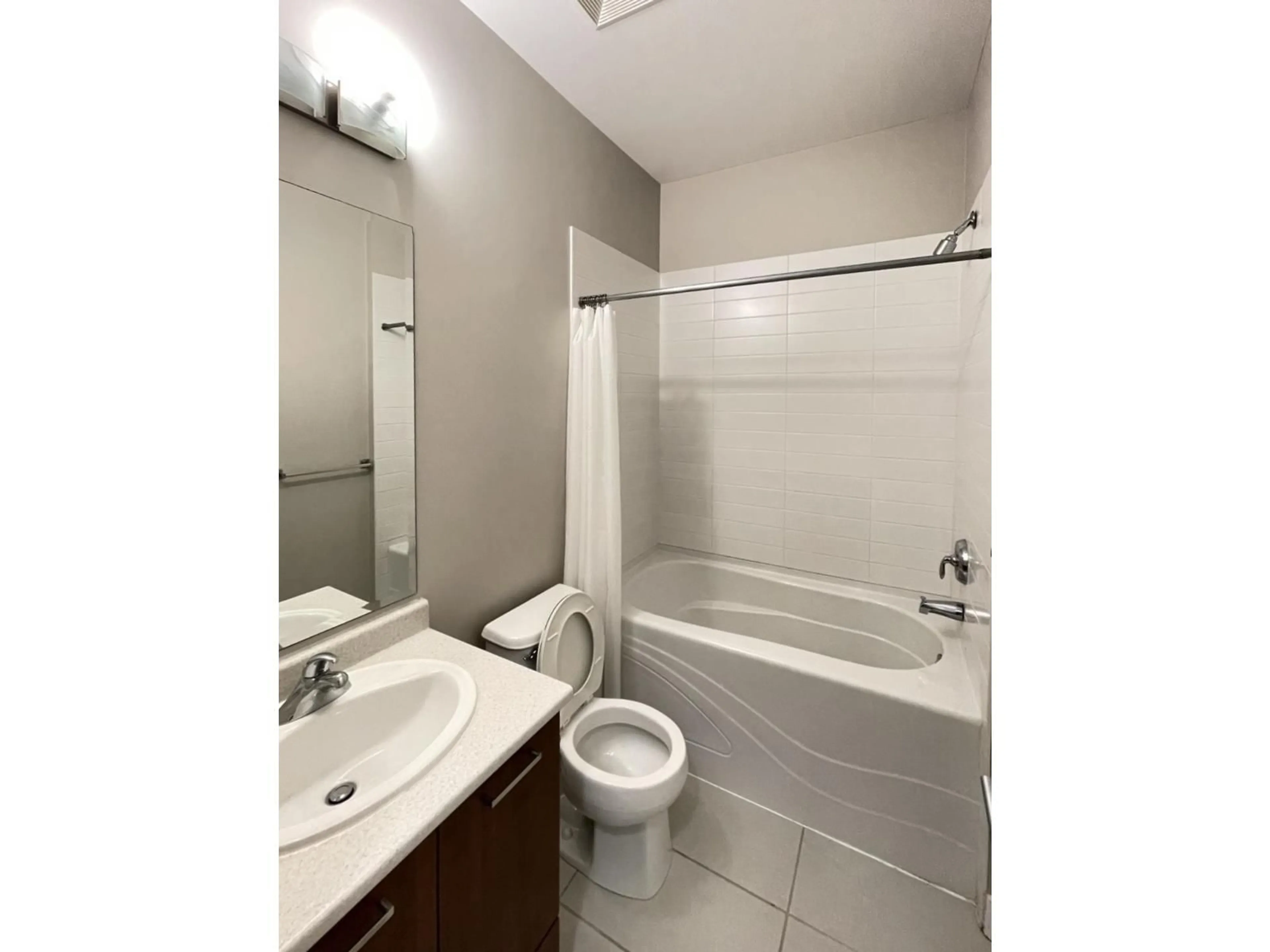 Standard bathroom, unknown for 407 - 13321 102A AVENUE, Surrey British Columbia V3T1P6
