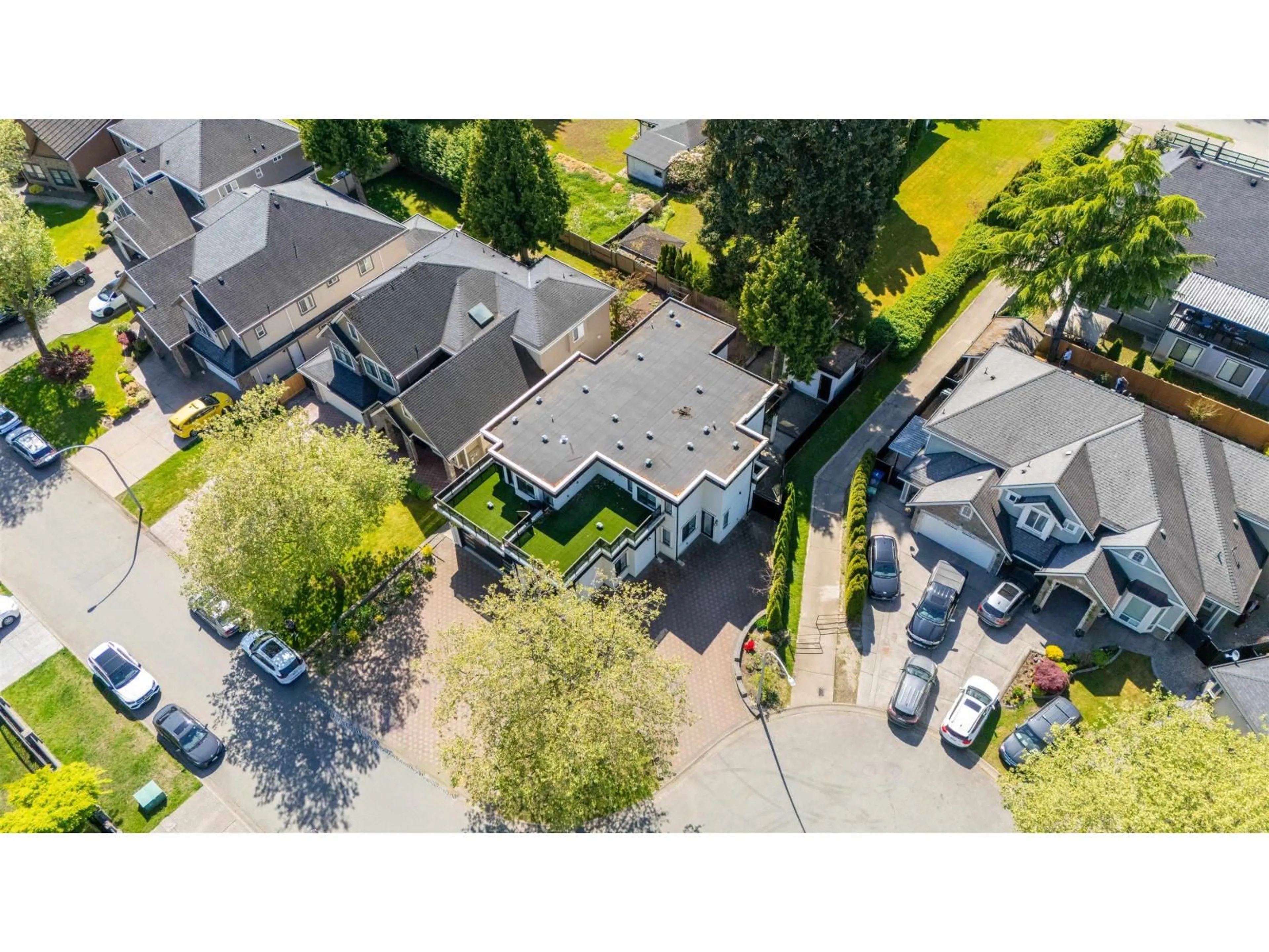 A pic from outside/outdoor area/front of a property/back of a property/a pic from drone, street for 6735 130A STREET, Surrey British Columbia V3W8J2