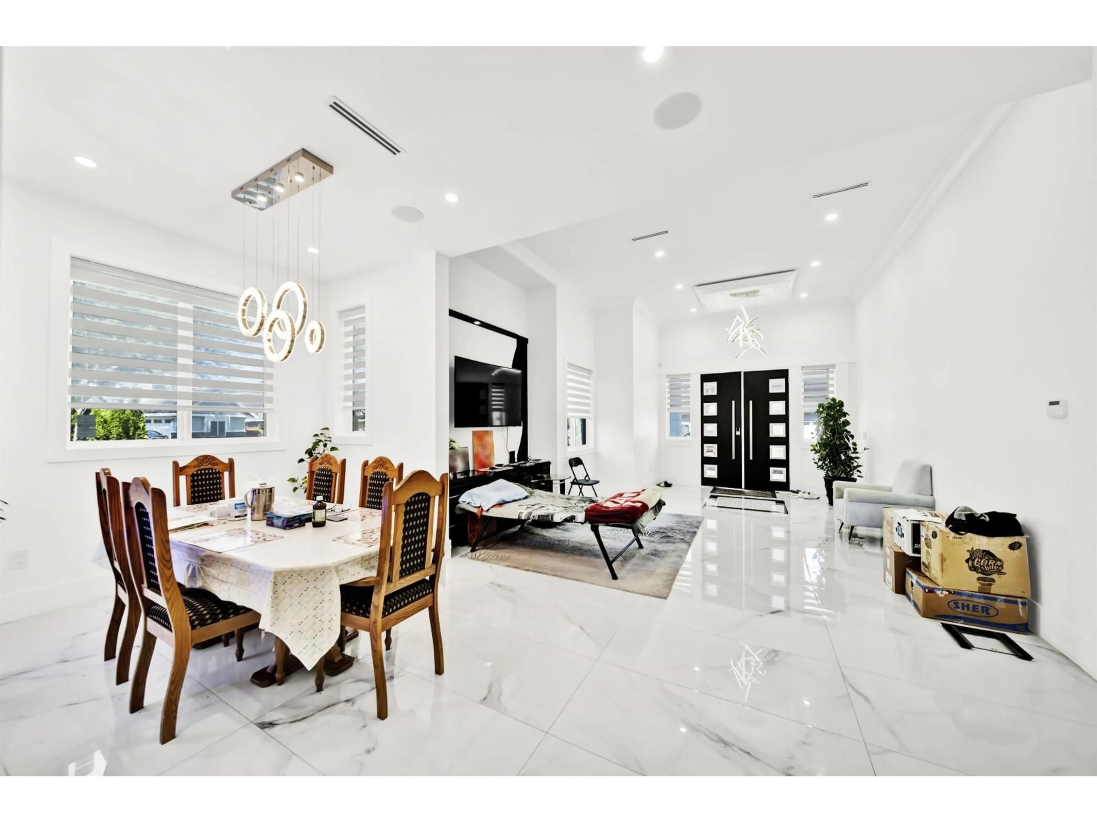 Dining room, ceramic/tile floor for 6735 130A STREET, Surrey British Columbia V3W8J2