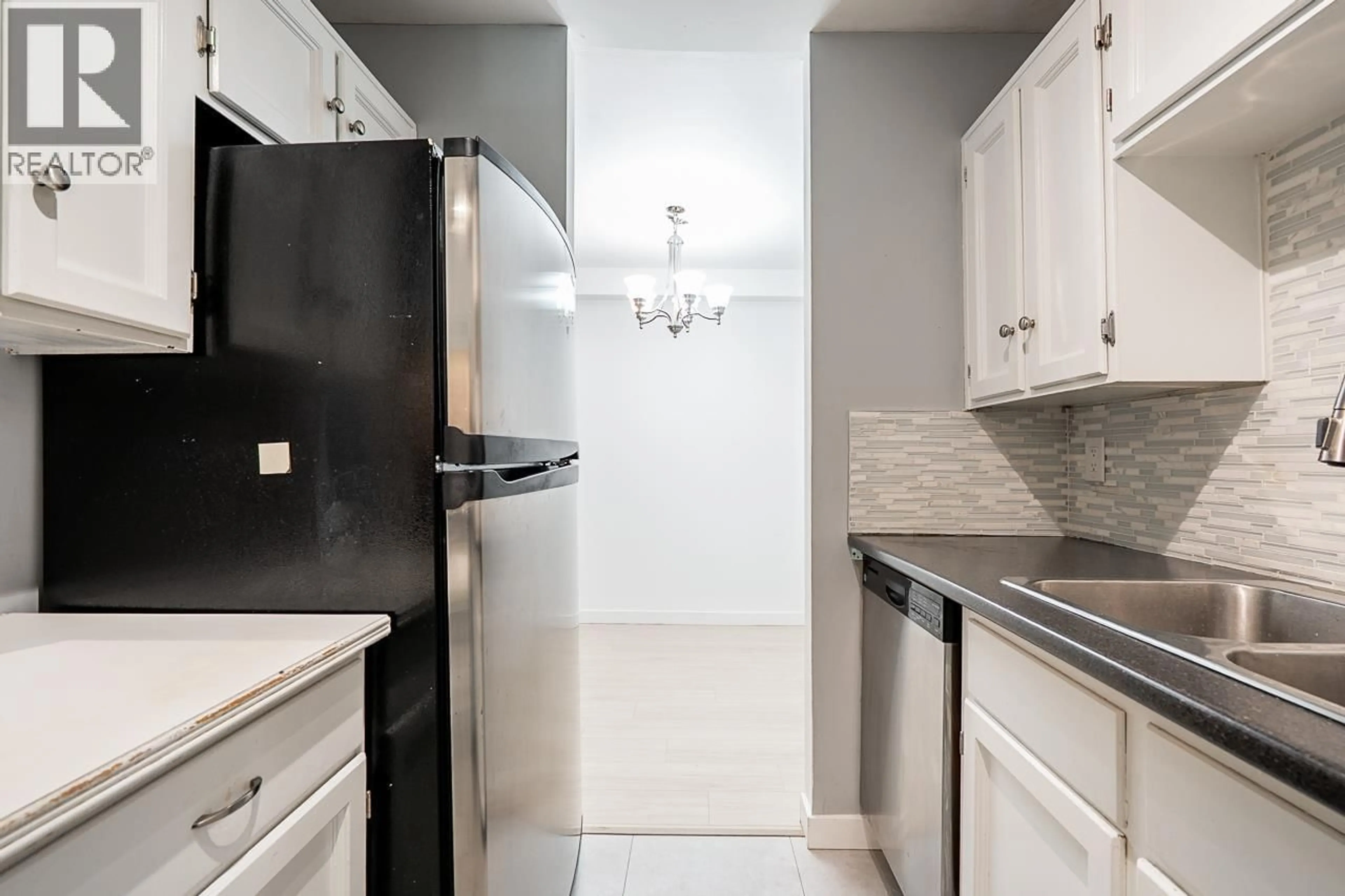 Standard kitchen, ceramic/tile floor for 104 - 707 HAMILTON STREET, New Westminster British Columbia V3M2M7