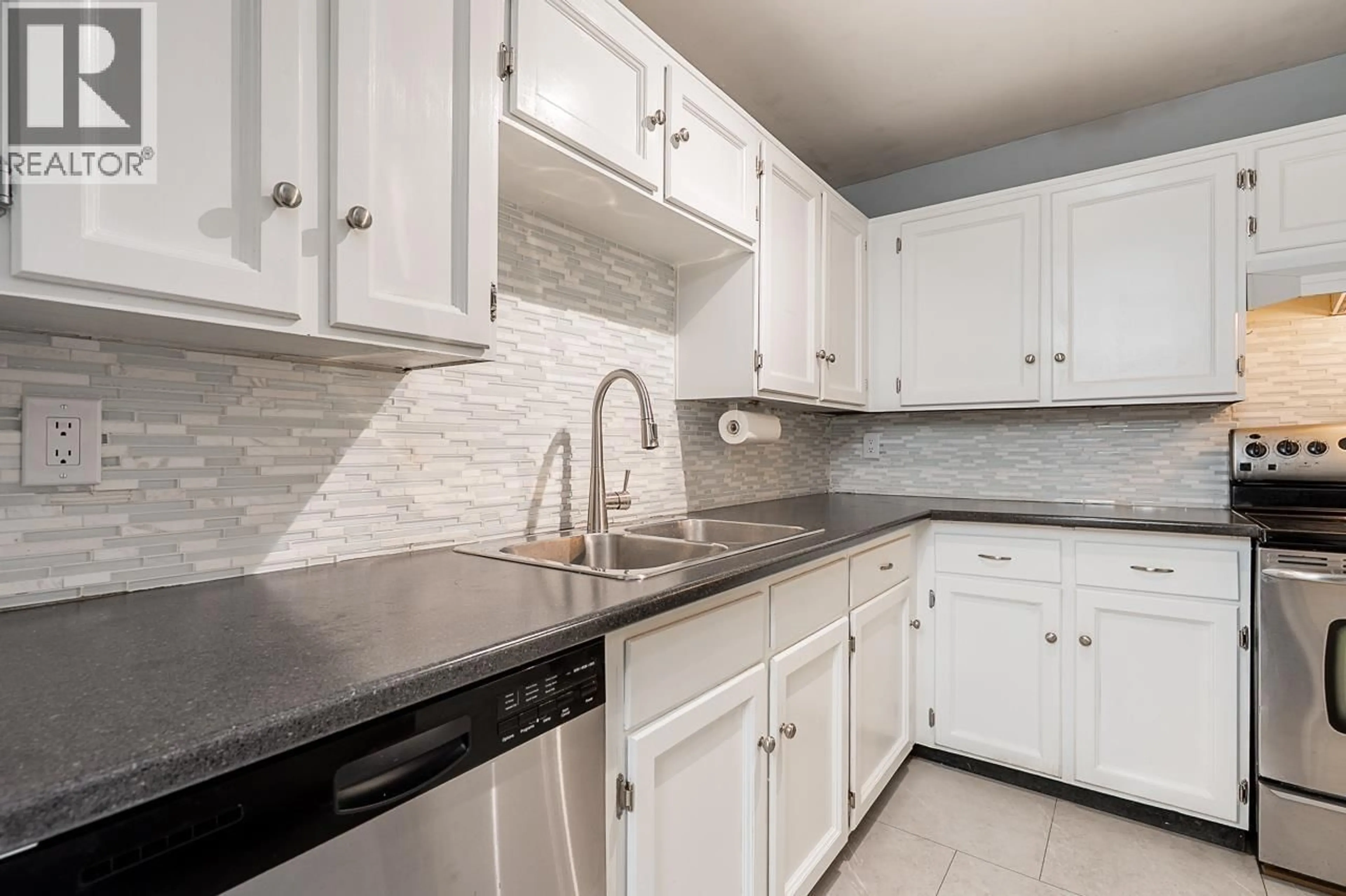 Standard kitchen, ceramic/tile floor for 104 - 707 HAMILTON STREET, New Westminster British Columbia V3M2M7