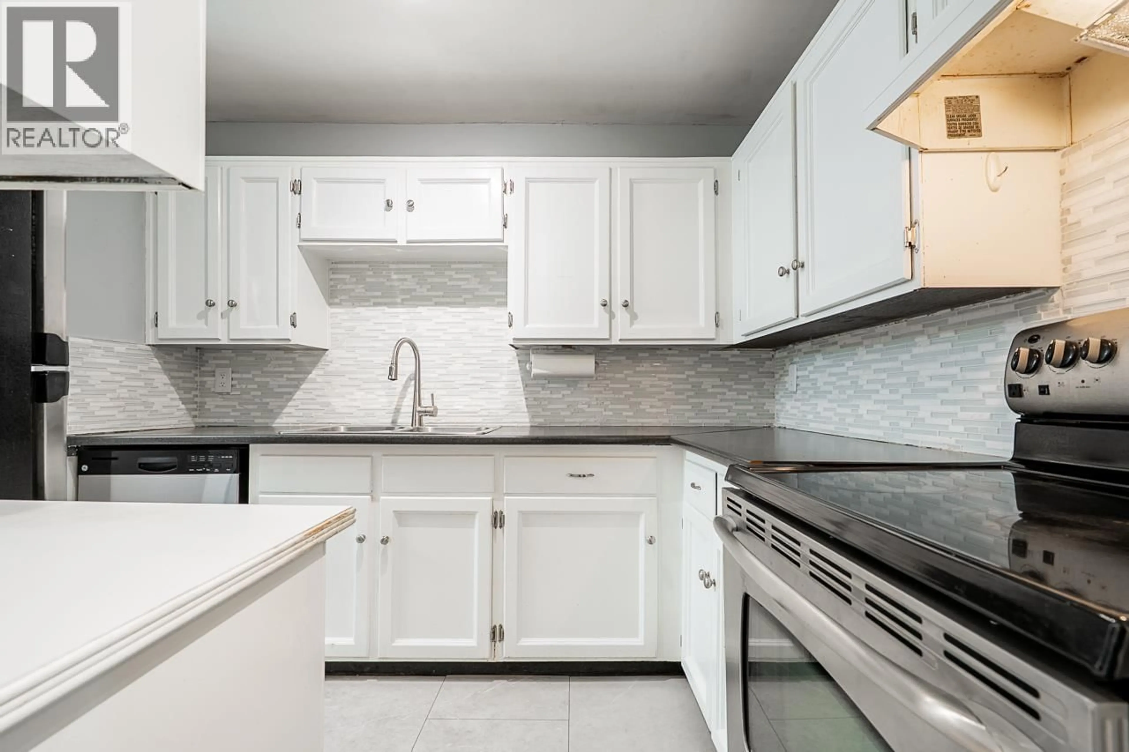 Standard kitchen, ceramic/tile floor for 104 - 707 HAMILTON STREET, New Westminster British Columbia V3M2M7