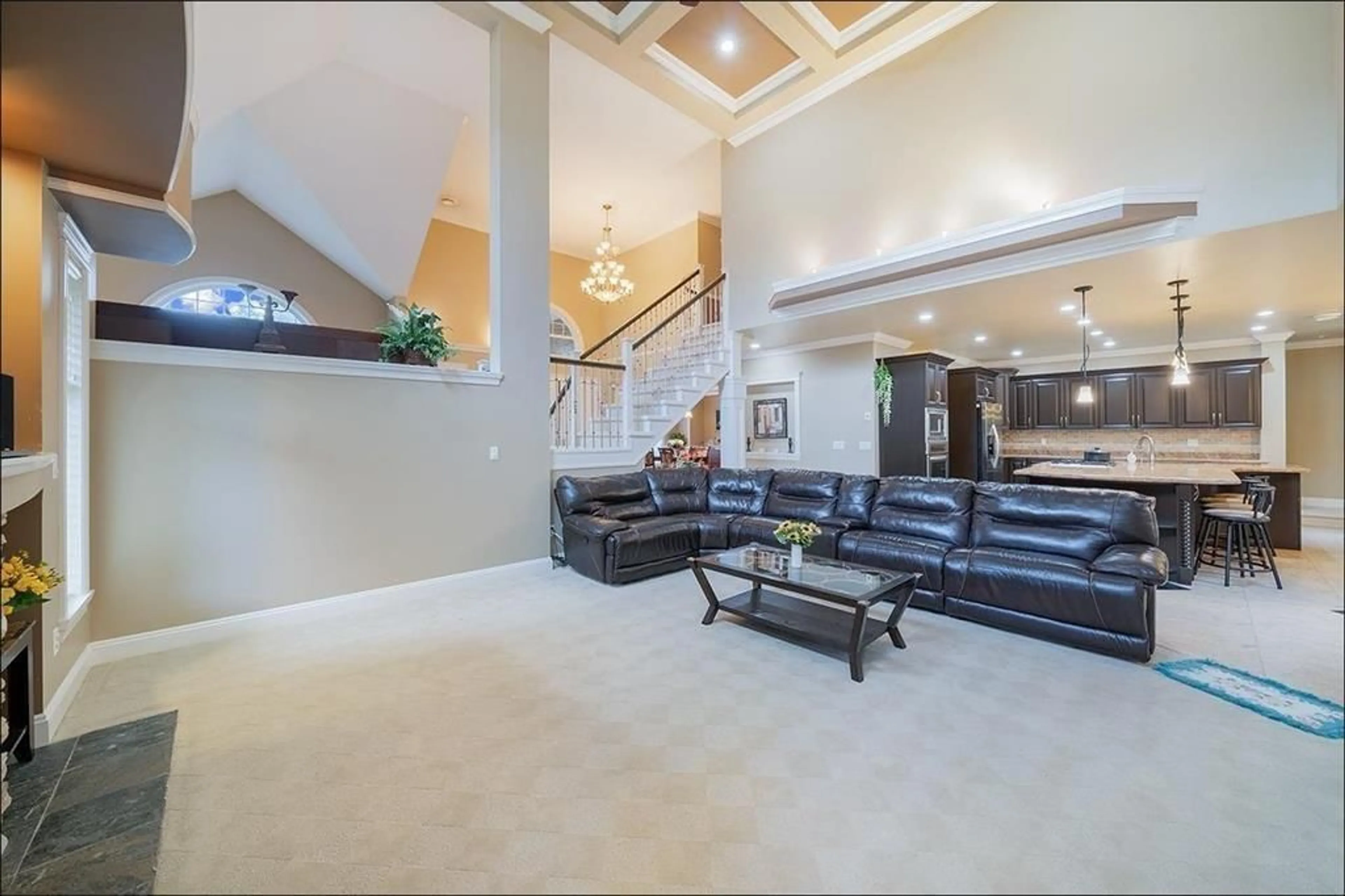 Indoor foyer for 5479 124B STREET, Surrey British Columbia V3X3T1