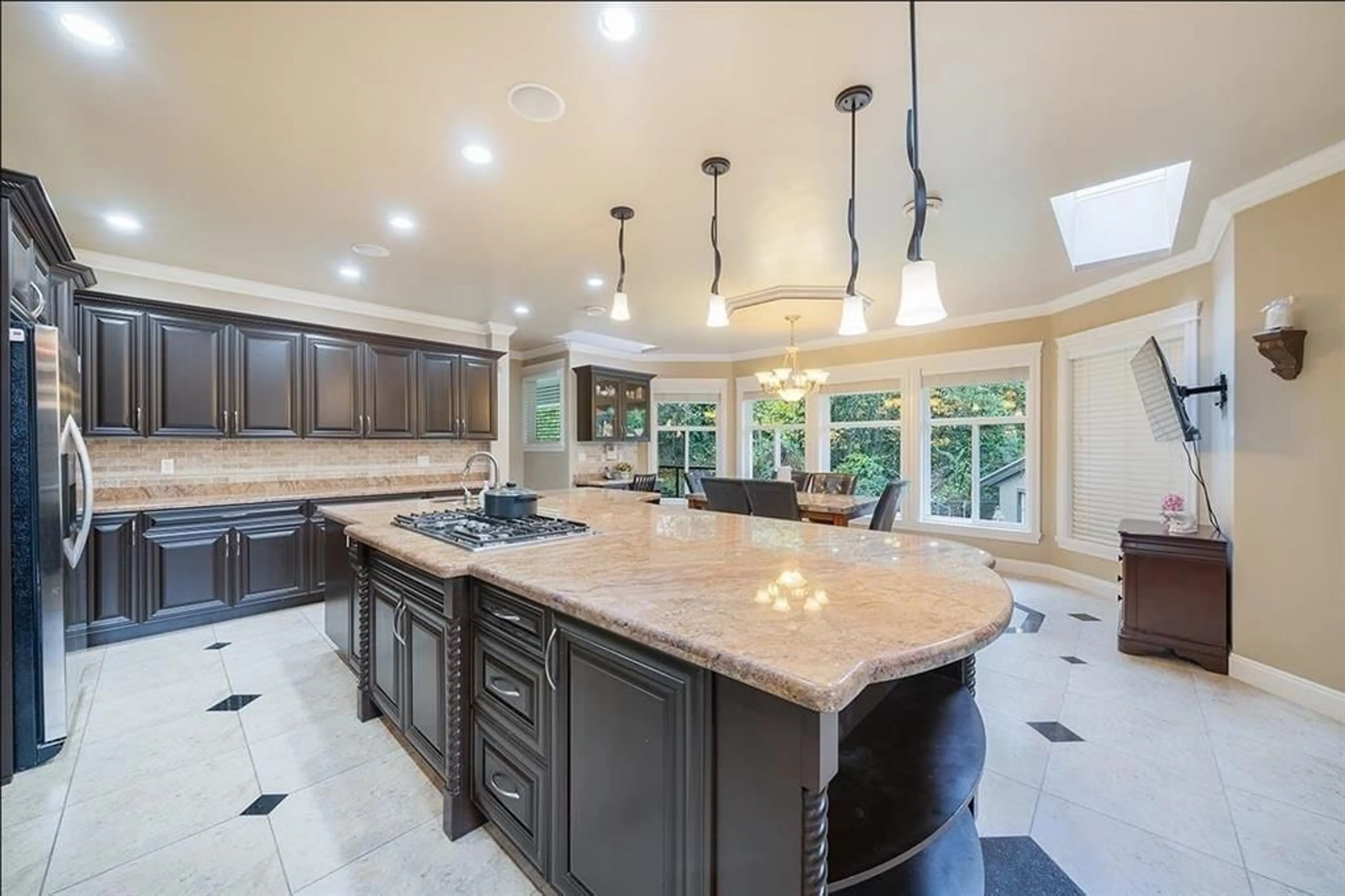 Open concept kitchen, ceramic/tile floor for 5479 124B STREET, Surrey British Columbia V3X3T1