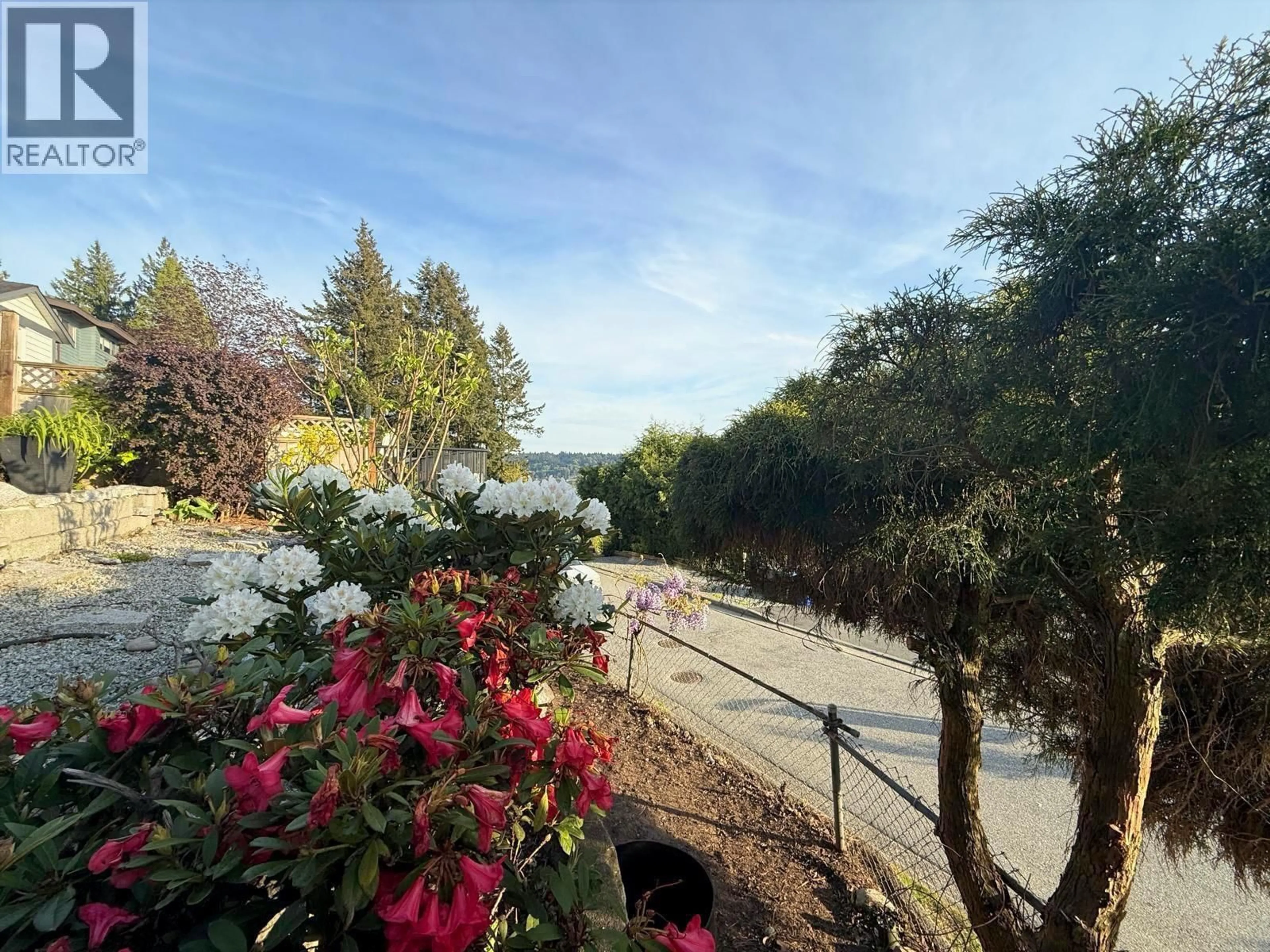 A pic from outside/outdoor area/front of a property/back of a property/a pic from drone, unknown for 18 AXFORD BAY, Port Moody British Columbia V3H3R2