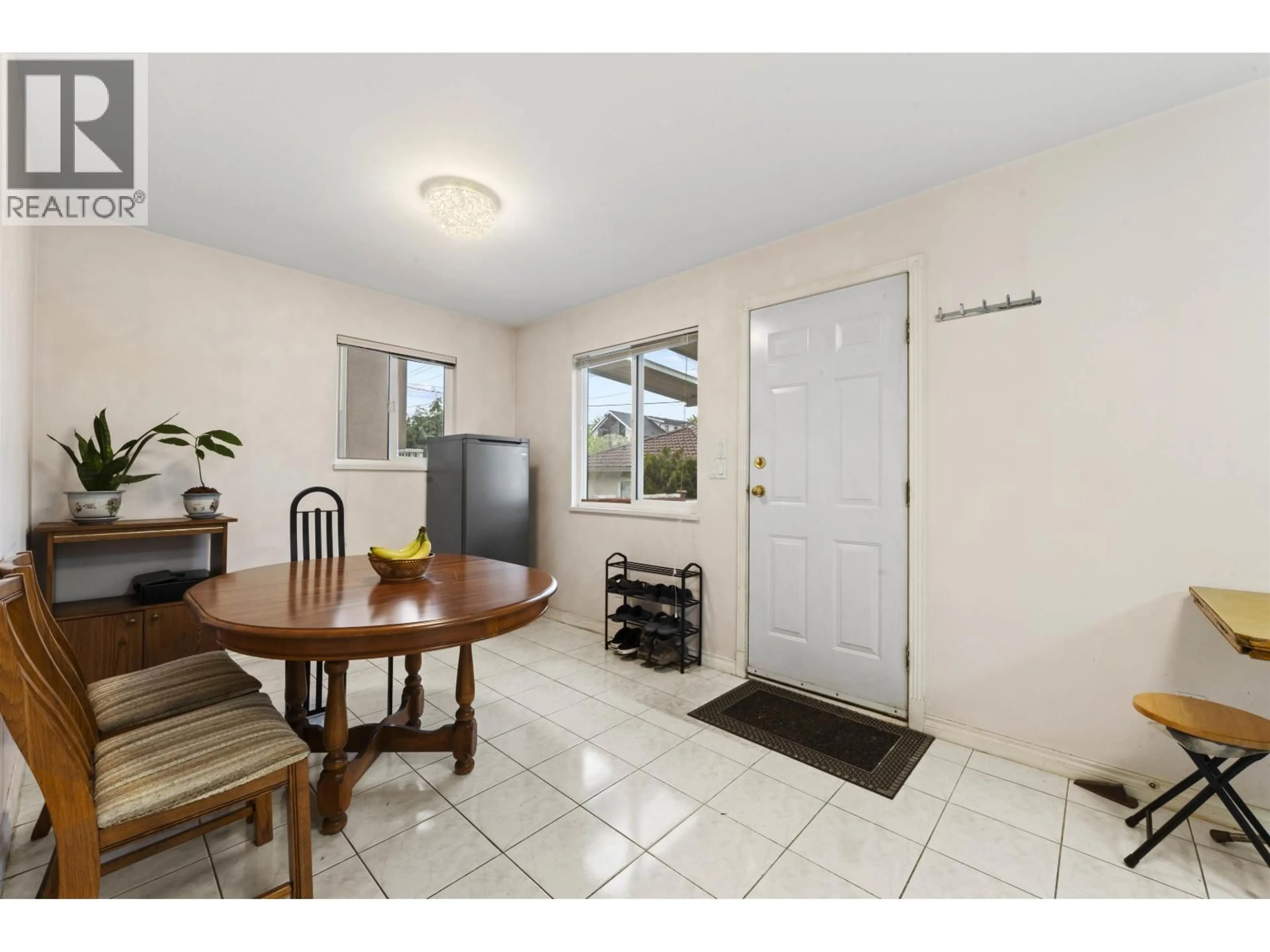 Indoor entryway for 2779 GRAVELEY STREET, Vancouver British Columbia V5K3J7