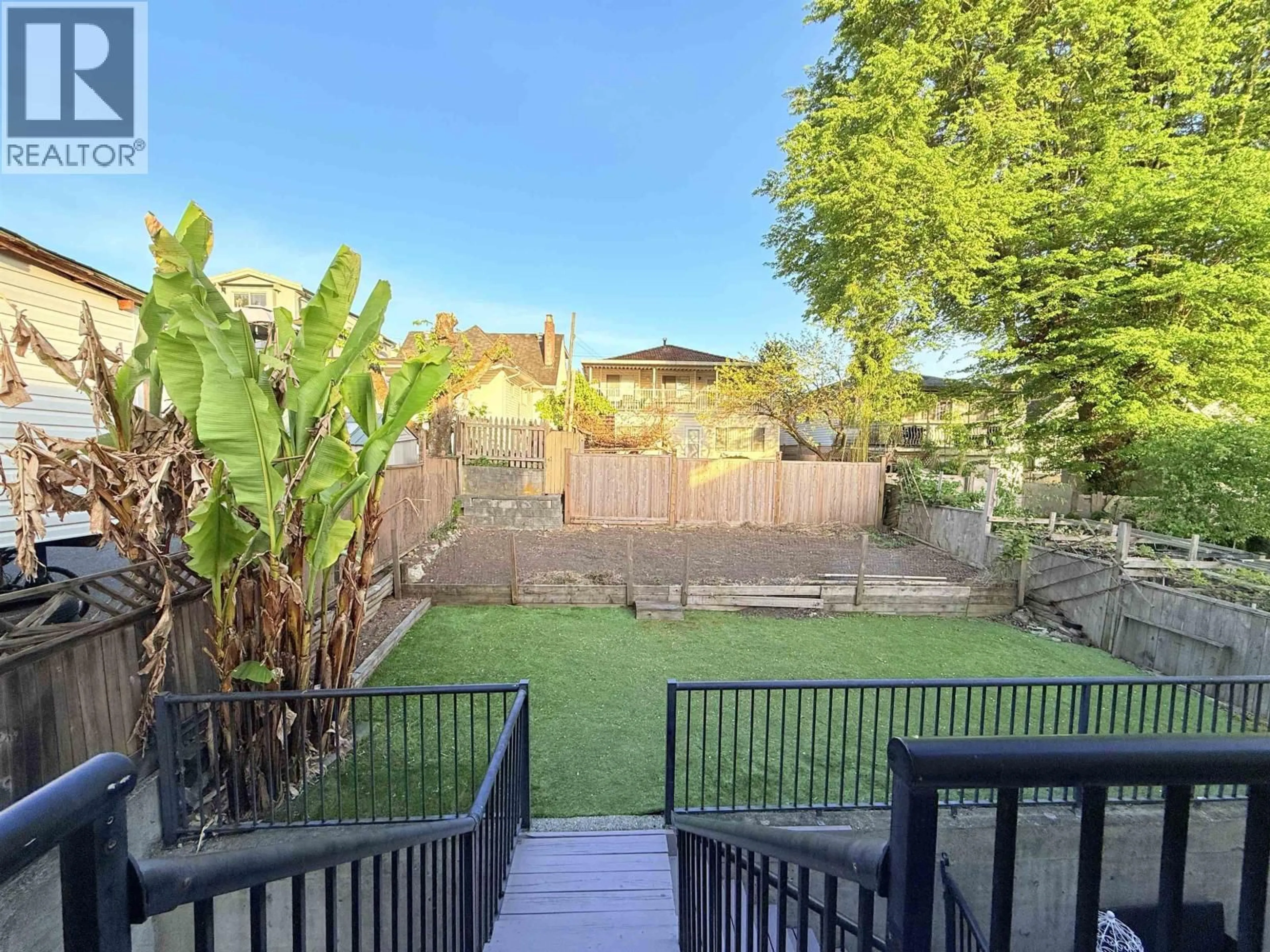 A pic from outside/outdoor area/front of a property/back of a property/a pic from drone, unknown for 4778 KILLARNEY STREET, Vancouver British Columbia V5R3V5