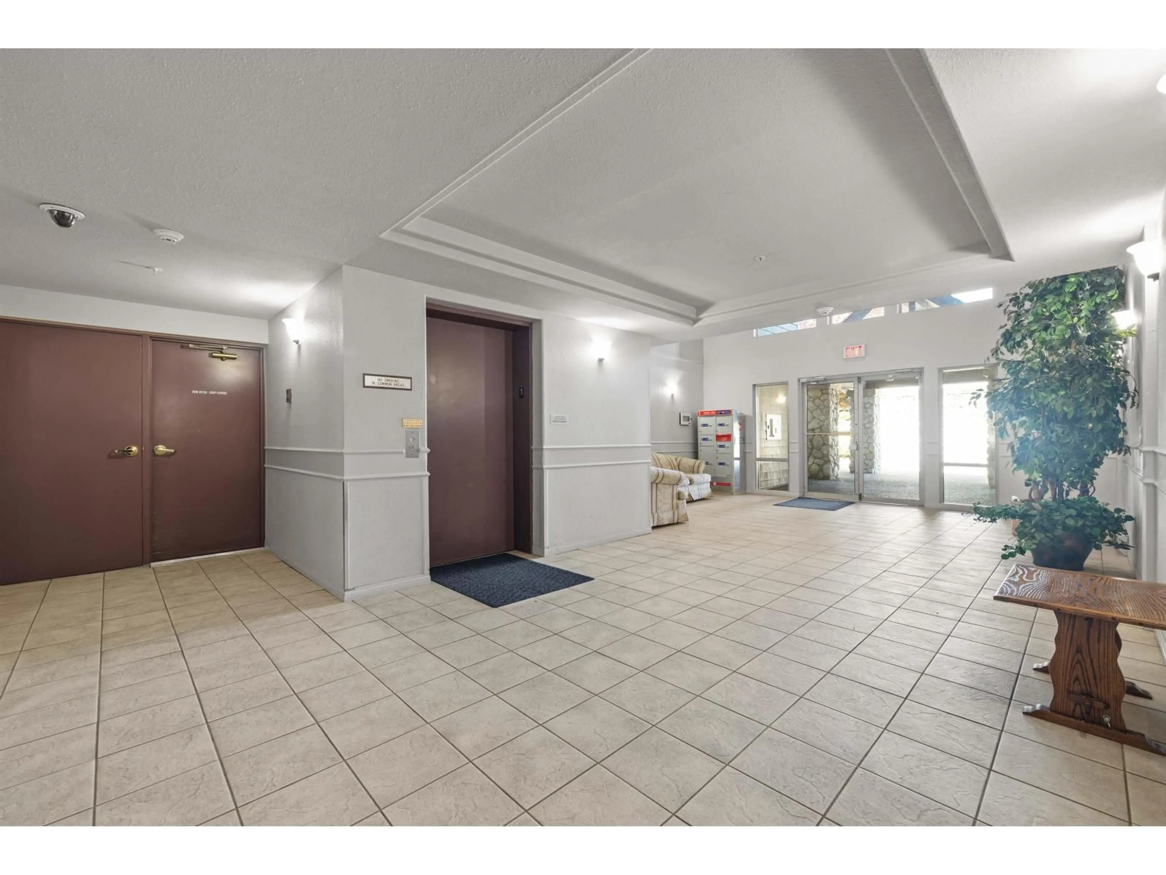 Indoor foyer for 407 - 33478 ROBERTS AVENUE, Abbotsford British Columbia V2S8E1