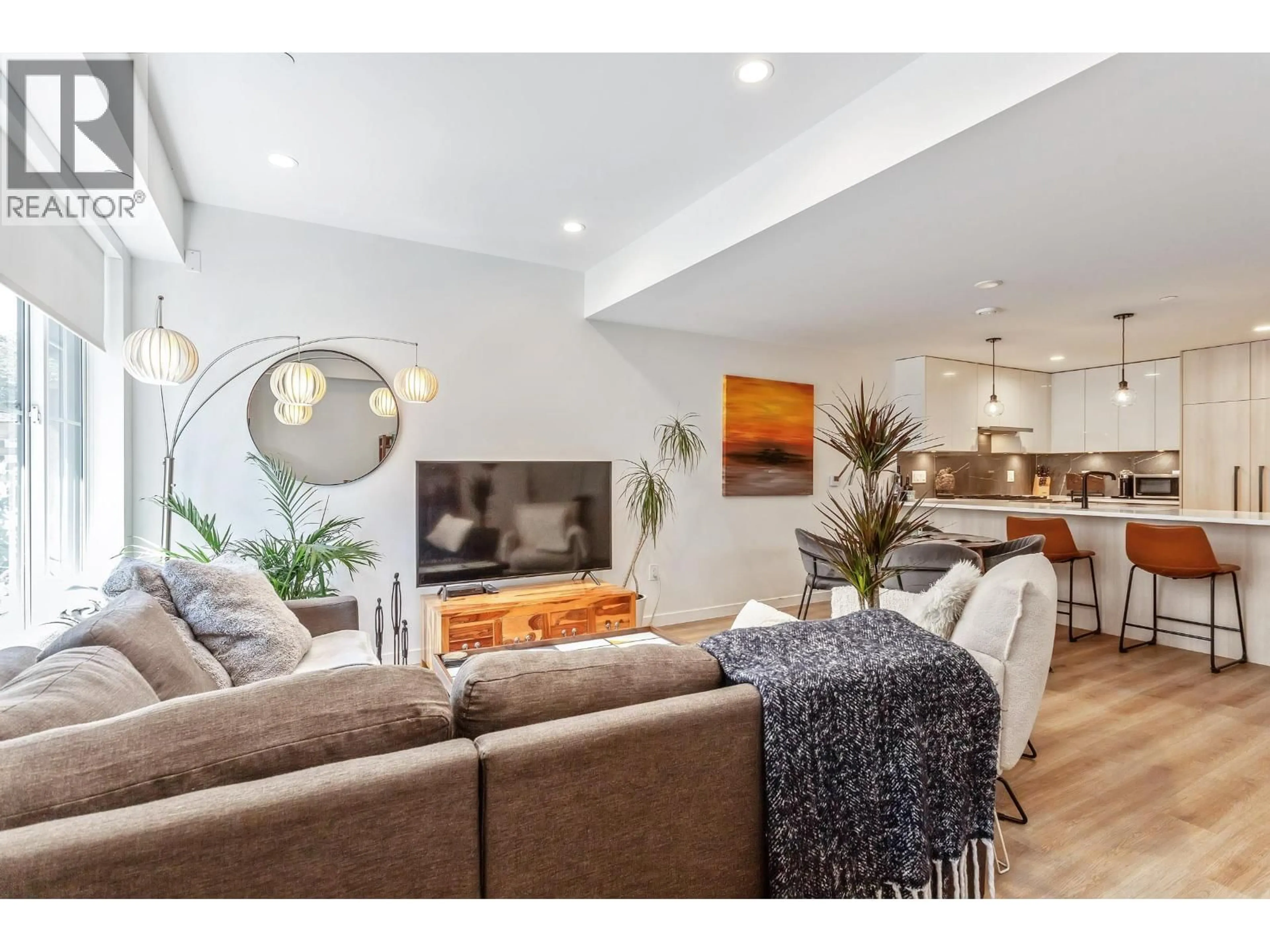 Living room with furniture, wood/laminate floor for 6 - 237 RIDGEWAY AVENUE, North Vancouver British Columbia V7L0H6