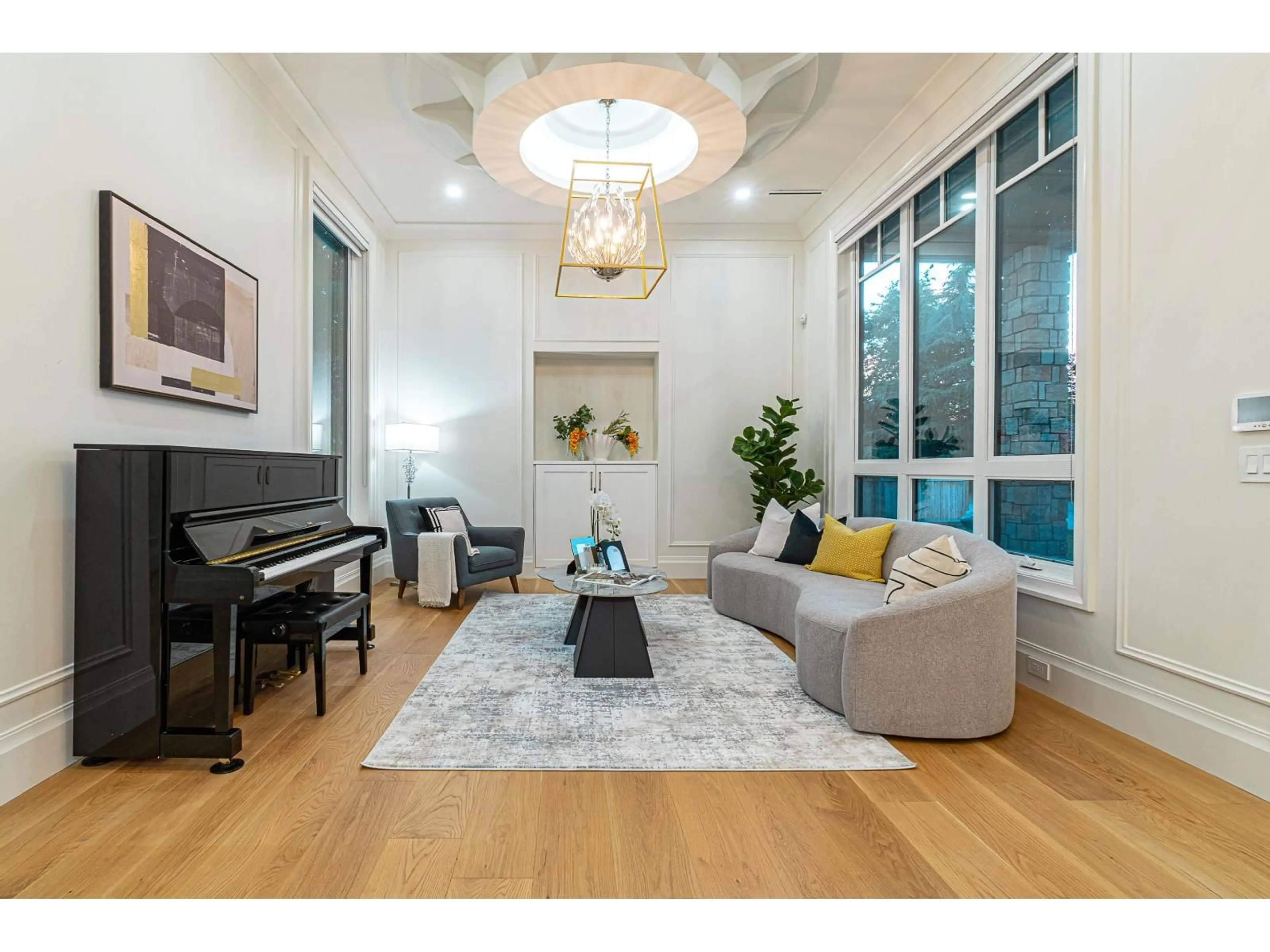 Living room with furniture, unknown for 13988 20A AVENUE, Surrey British Columbia V4A4H5