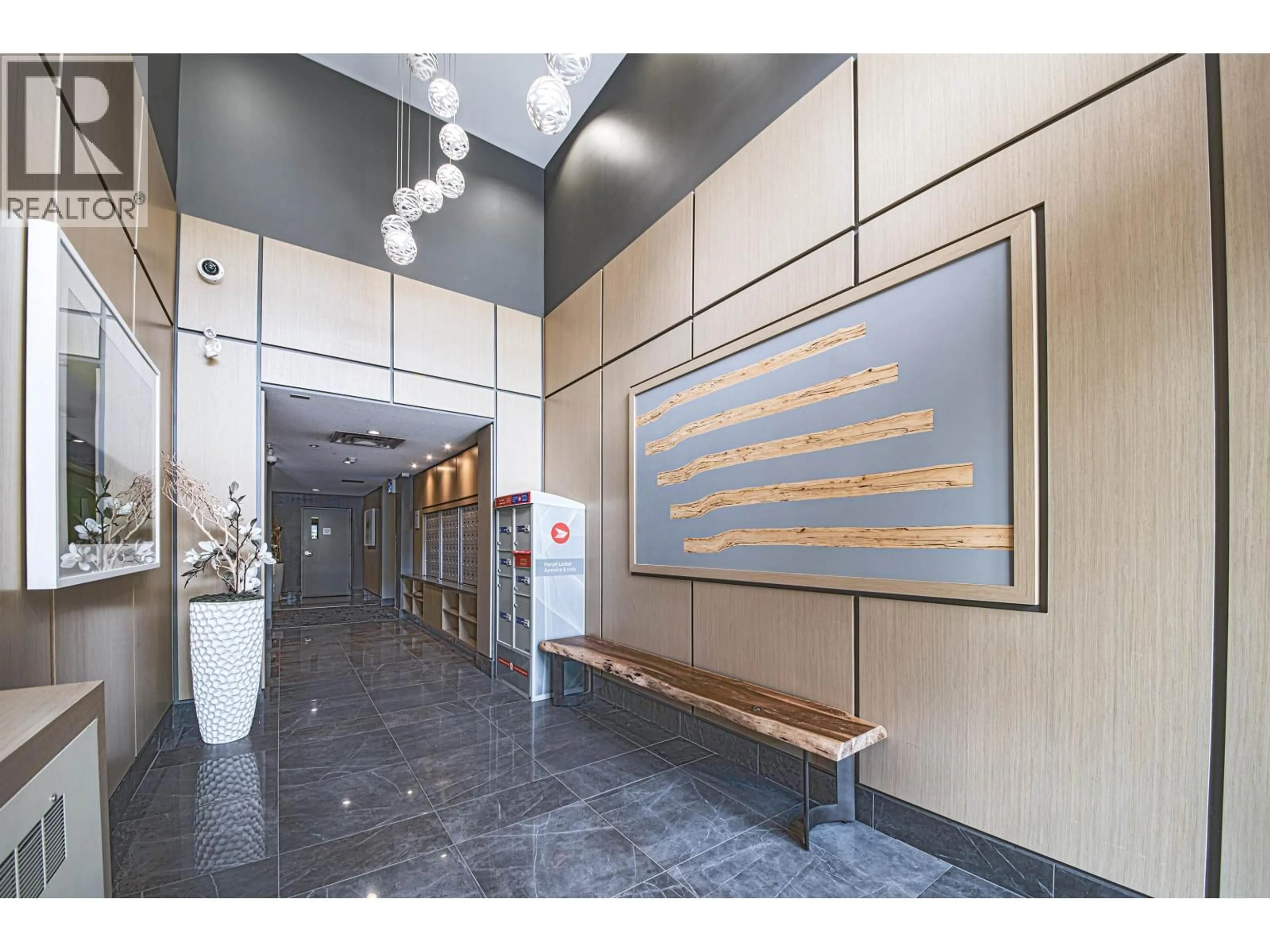 Indoor foyer for 313 - 9877 UNIVERSITY CRESCENT, Burnaby British Columbia V5A0E5