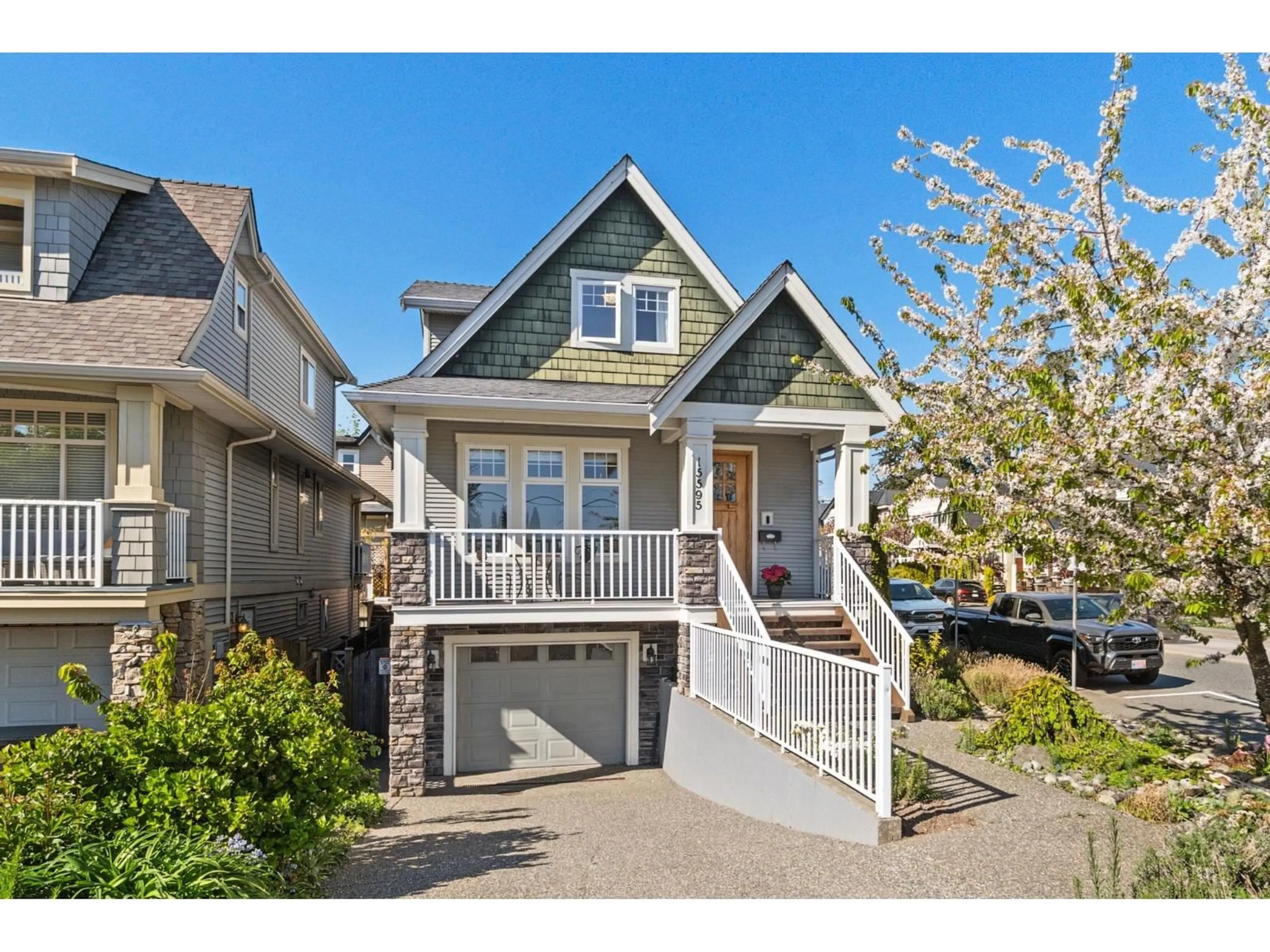 Home with vinyl exterior material, street for 15595 THRIFT AVENUE, White Rock British Columbia V4B2L8