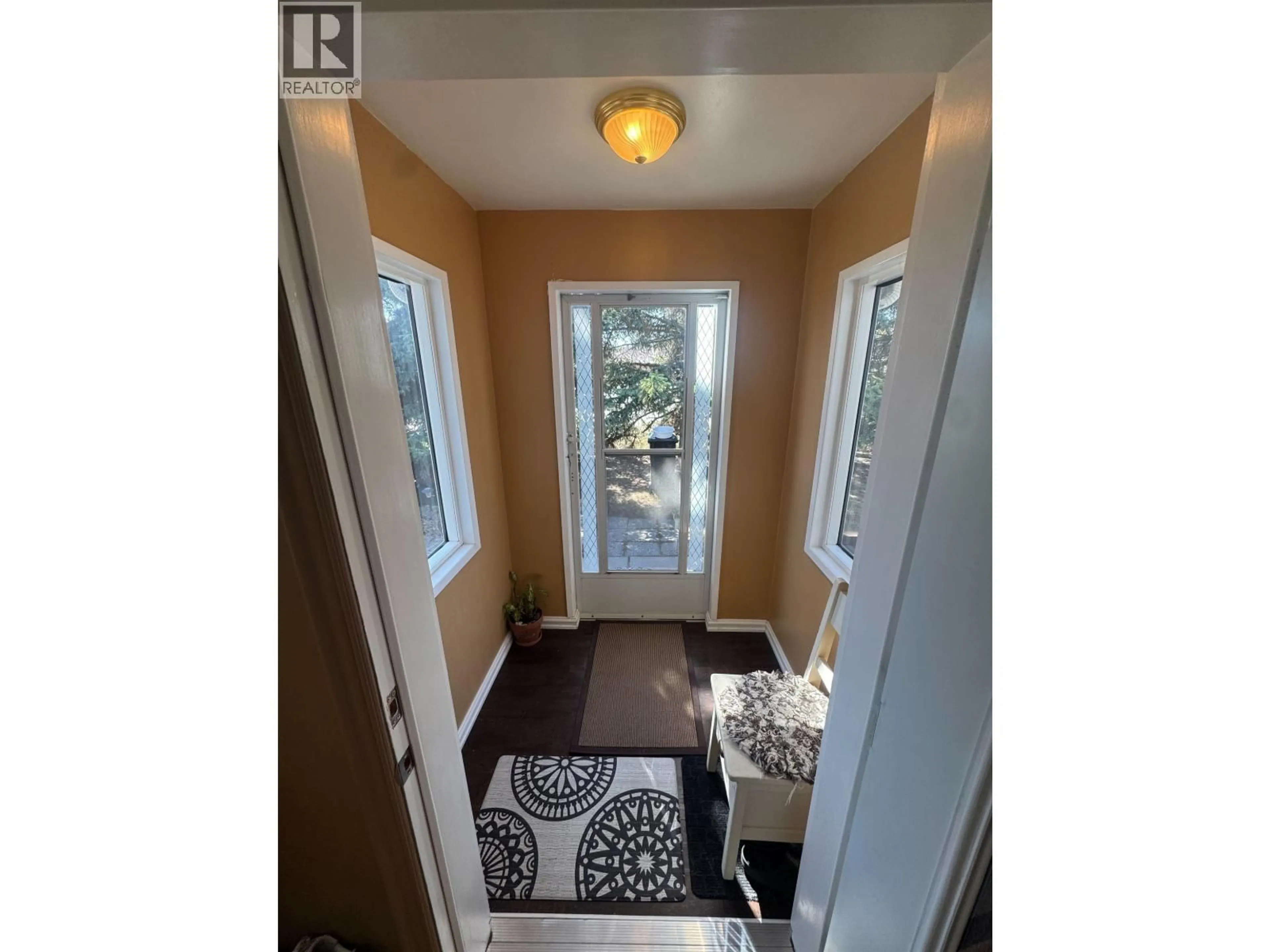 Indoor entryway for 137 VICTORIA STREET, Vanderhoof British Columbia V0J3A0
